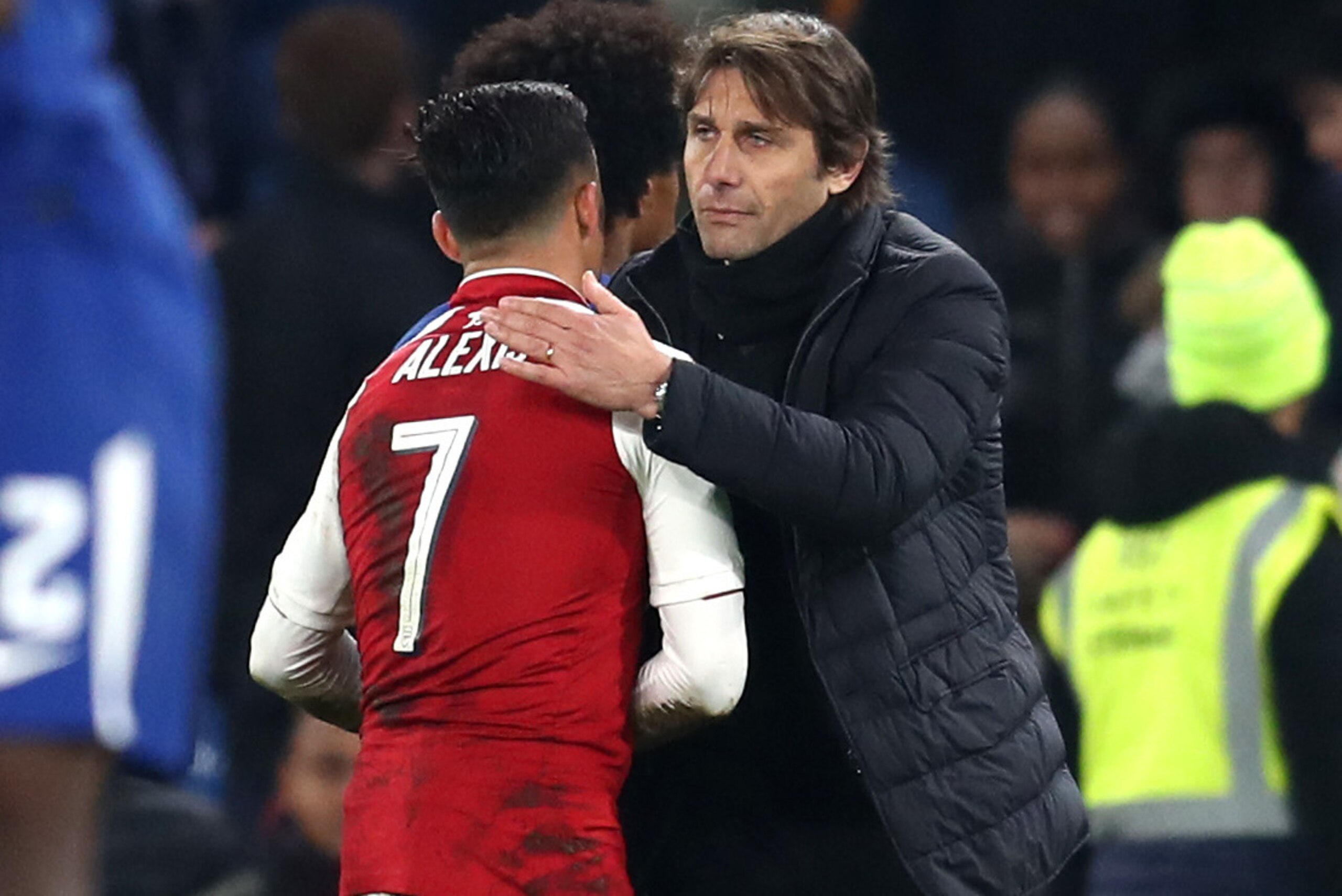 LONDON, ENGLAND - JANUARY 10:  Alexis Sanchez of Arsenal speaks with Antonio Conte, Manager of Chelsea during the Carabao Cup Semi-Final First Leg match between Chelsea and Arsenal at Stamford Bridge on January 10, 2018 in London, England.  (Photo by Cath