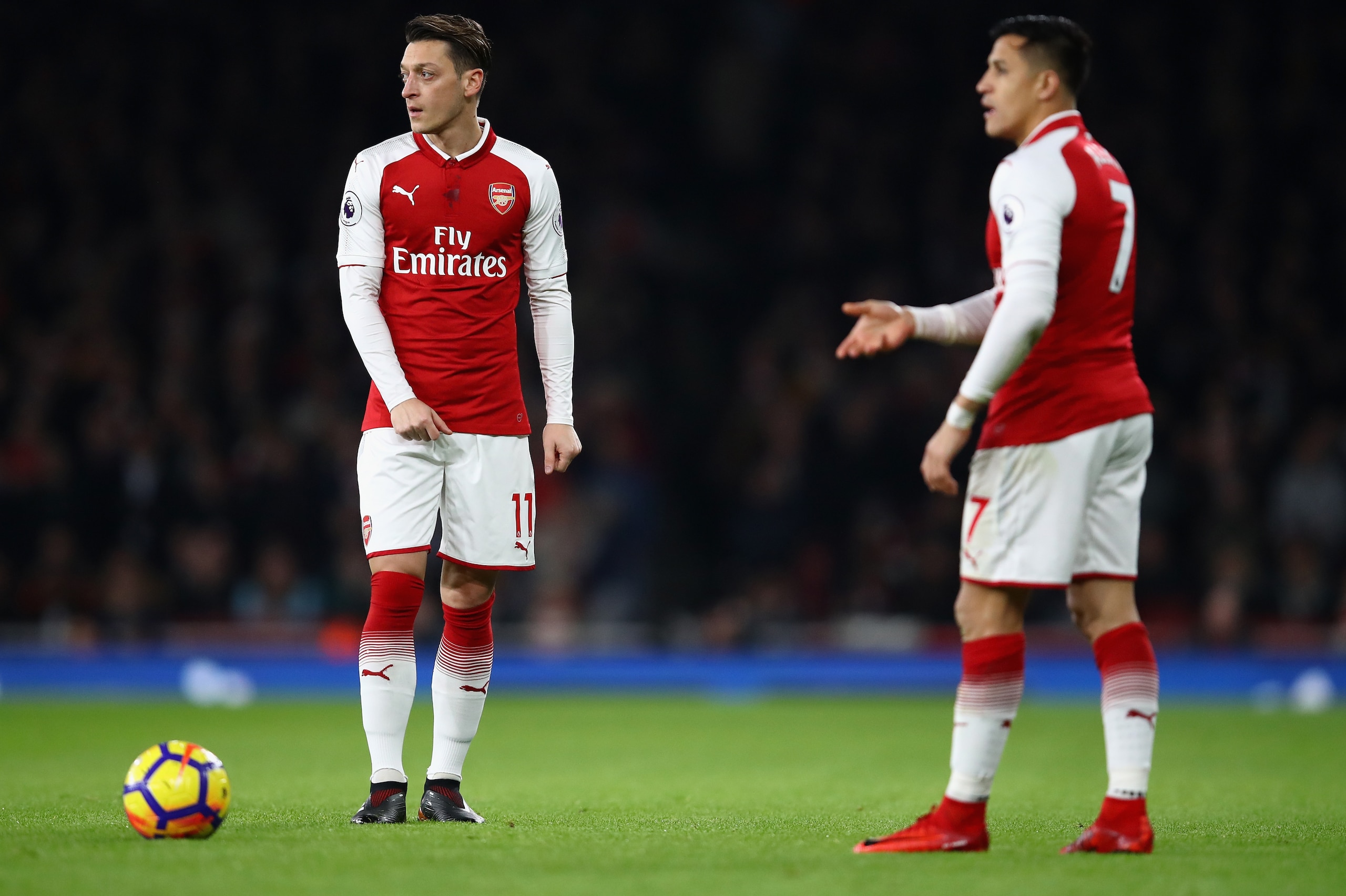 LONDON, ENGLAND - DECEMBER 22:  Mesut Ozil and Alexis Sanchez of Arsenal prepare a free kick during the Premier League match between Arsenal and Liverpool at Emirates Stadium on December 22, 2017 in London, England.  (Photo by Julian Finney/Getty Images)