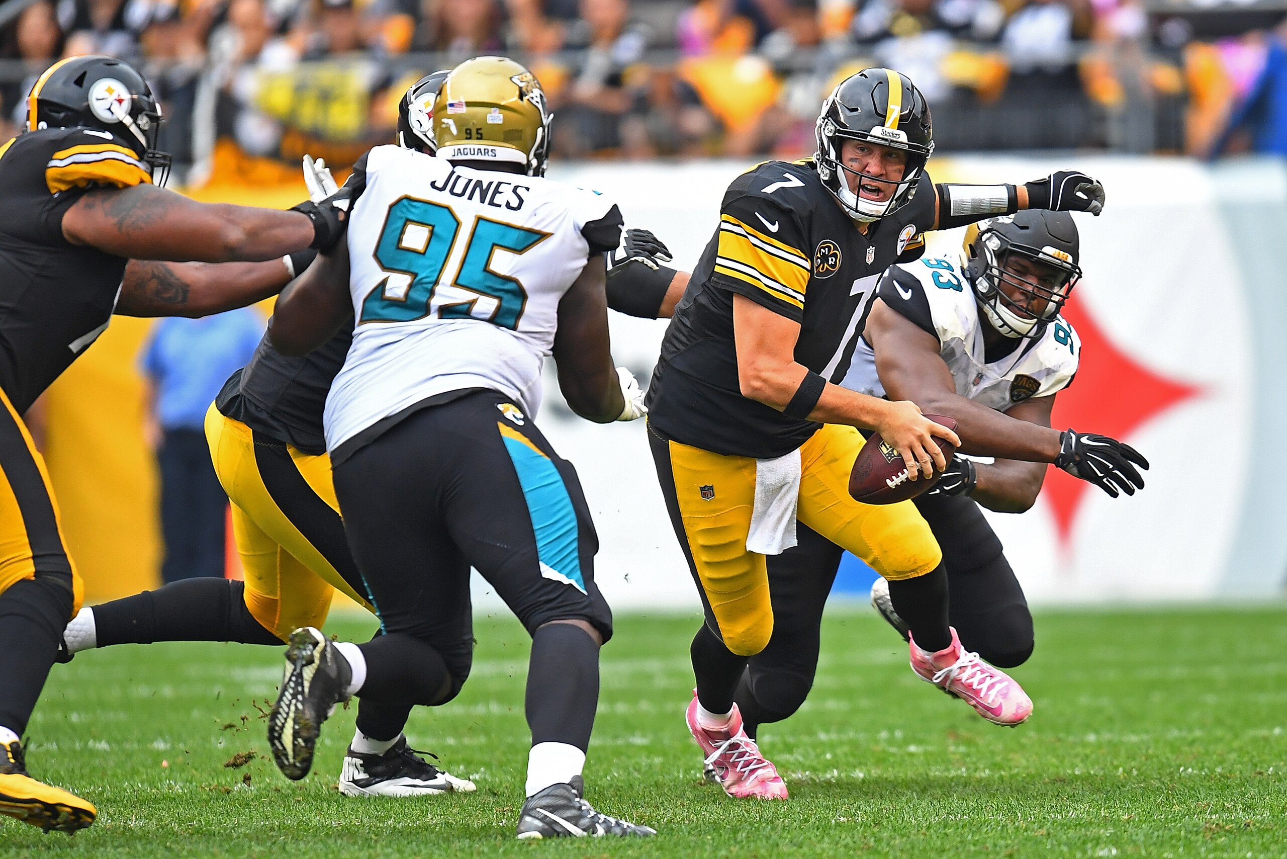 PITTSBURGH, PA - OCTOBER 08: Ben Roethlisberger #7 of the Pittsburgh Steelers is pressured by Calais Campbell #93 of the Jacksonville Jaguars and Abry Jones #95 in the second half during the game at Heinz Field on October 8, 2017 in Pittsburgh, Pennsylvan