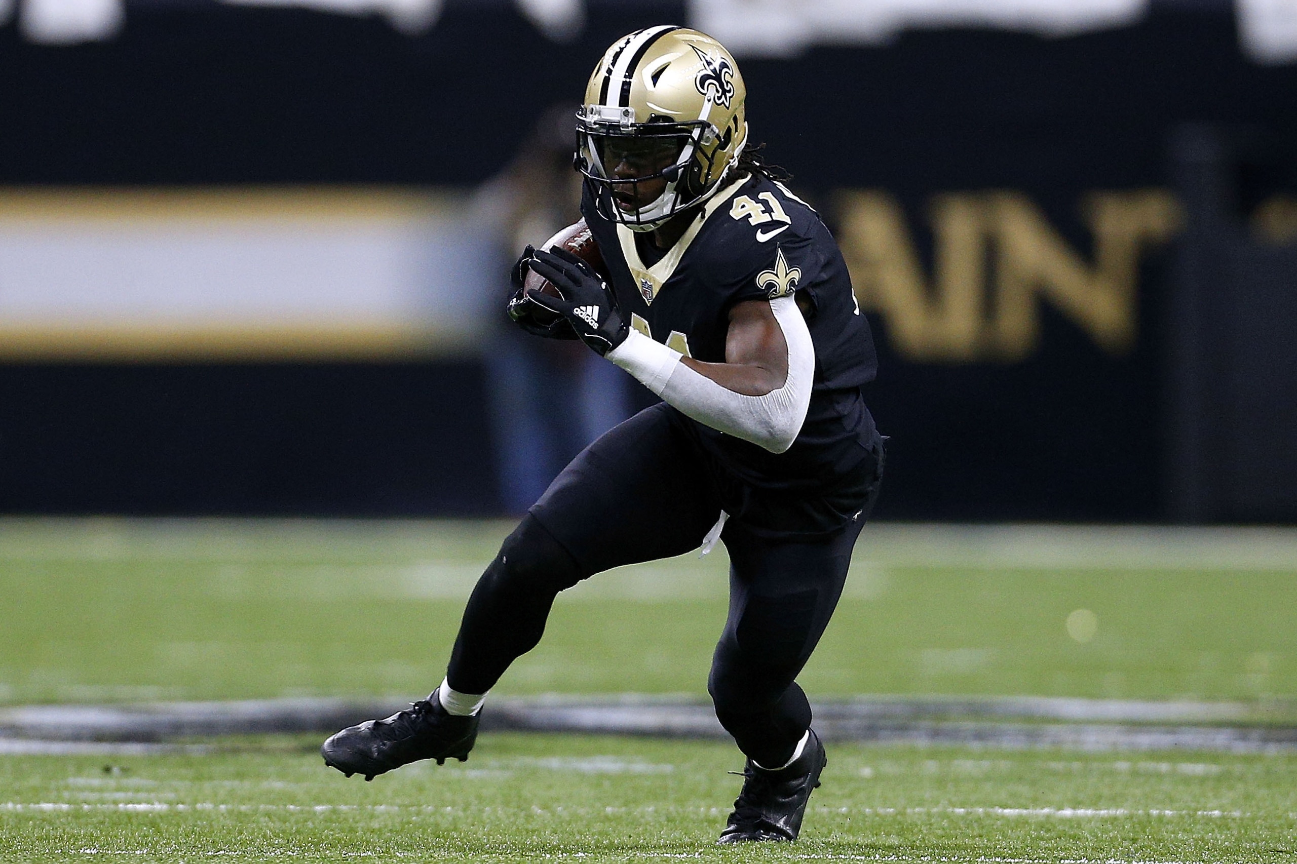 NEW ORLEANS, LA - JANUARY 07: Alvin Kamara #41 of the New Orleans Saints runs with the ball during the NFC Wild Card playoff game against the Carolina Panthers at the Mercedes-Benz Superdome on January 7, 2018 in New Orleans, Louisiana. (Photo by Jonath NEW ORLEANS, LA - JANUARY 07: Alvin Kamara #41 of the New Orleans Saints runs with the ball during the NFC Wild Card playoff game against the Carolina Panthers at the Mercedes-Benz Superdome on January 7, 2018 in New Orleans, Louisiana. (Photo by Jonath