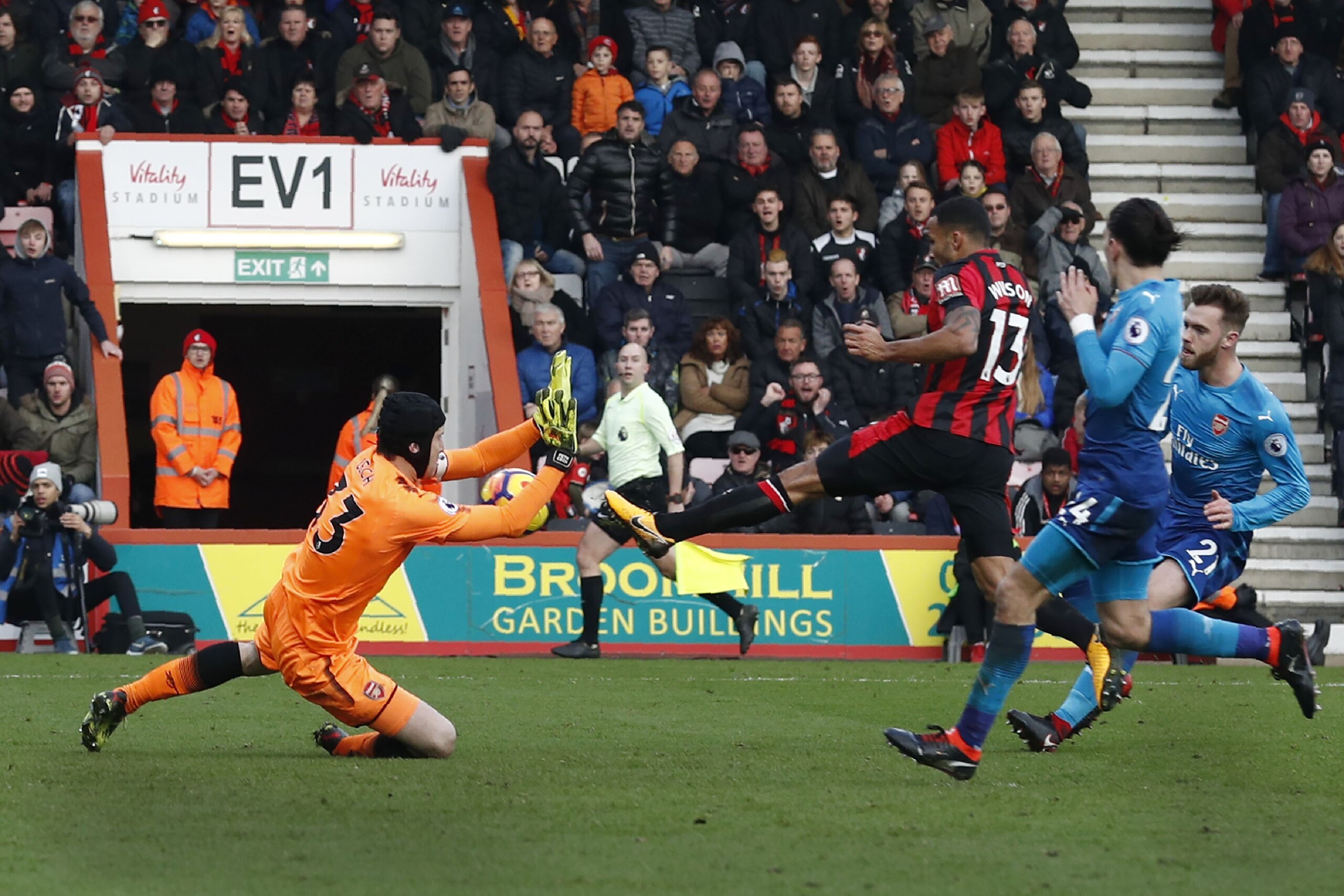 Bournemouth's English striker Callum Wilson (C) scores his team's first goal past Arsenal's Czech goalkeeper Petr Cech during the English Premier League football match between Bournemouth and Arsenal at the Vitality Stadium in Bournemouth, southern Englan Bournemouth's English striker Callum Wilson (C) scores his team's first goal past Arsenal's Czech goalkeeper Petr Cech during the English Premier League football match between Bournemouth and Arsenal at the Vitality Stadium in Bournemouth, southern Englan