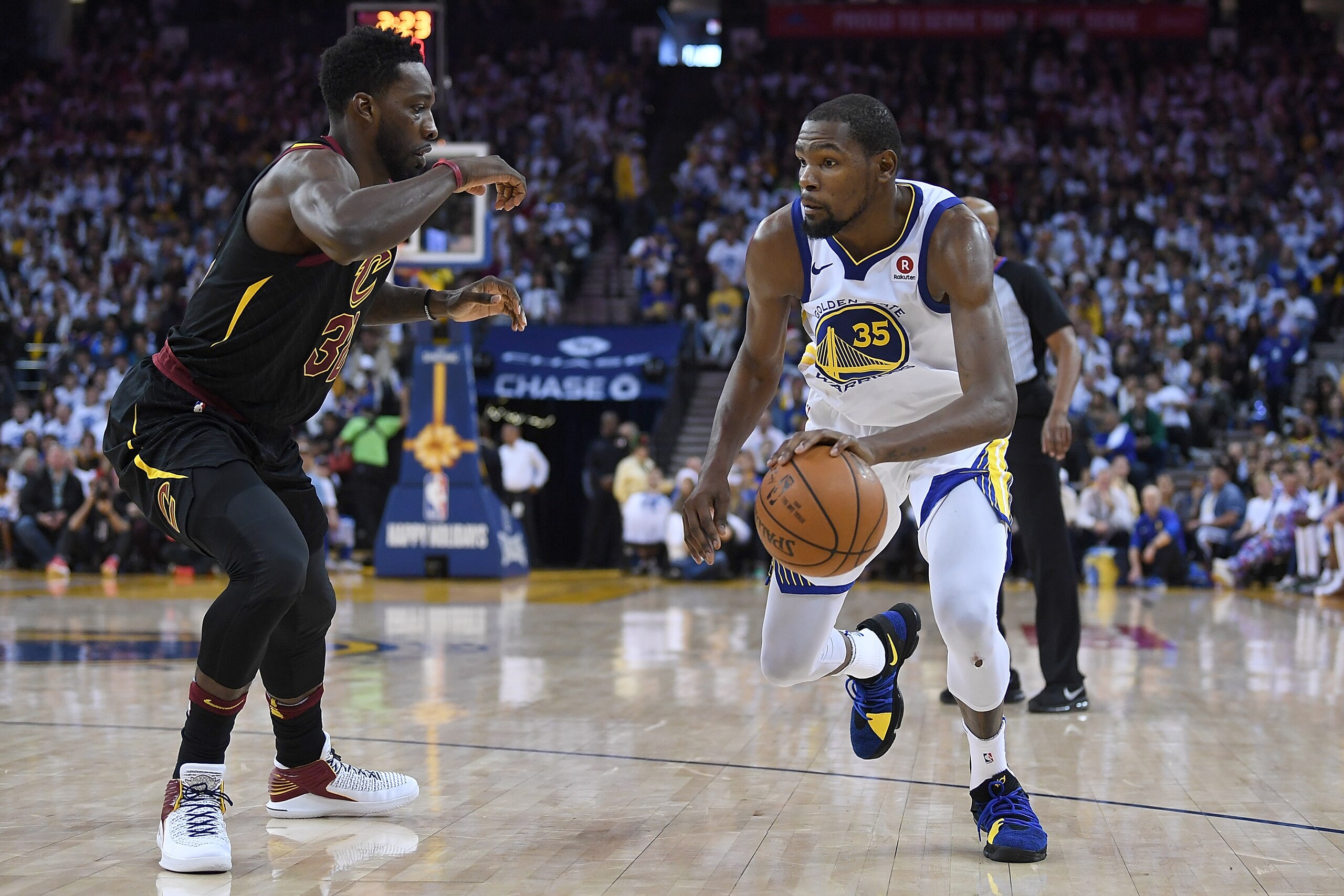 OAKLAND, CA - DECEMBER 25:  Kevin Durant #35 of the Golden State Warriors looks to drive on Jeff Green #32 of the Cleveland Cavaliers during an NBA basketball game at ORACLE Arena on December 25, 2017 in Oakland, California. NOTE TO USER: User expressly a