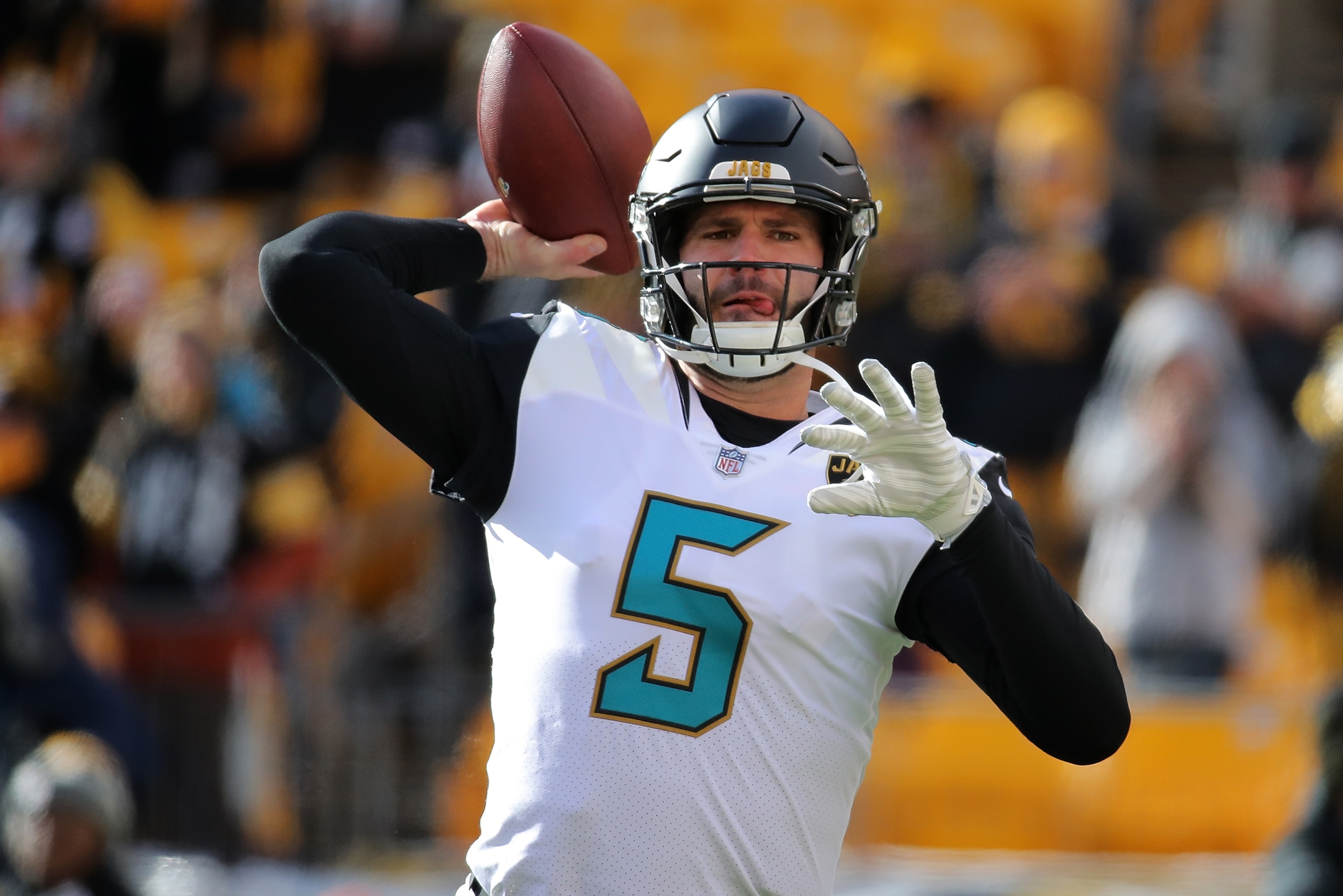 PITTSBURGH, PA - JANUARY 14: Blake Bortles #5 of the Jacksonville Jaguars warms up before the AFC Divisional Playoff game against the Pittsburgh Steelers at Heinz Field on January 14, 2018 in Pittsburgh, Pennsylvania. (Photo by Brett Carlsen/Getty Images)