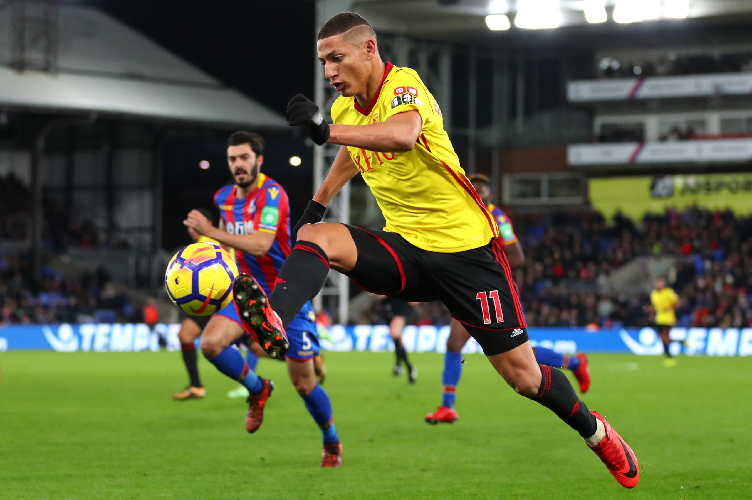LONDON, ENGLAND - DECEMBER 12:  Richarlison de Andrade of Watford controls the ball during the Premier League match between Crystal Palace and Watford at Selhurst Park on December 12, 2017 in London, England.  (Photo by Catherine Ivill/Getty Images)
