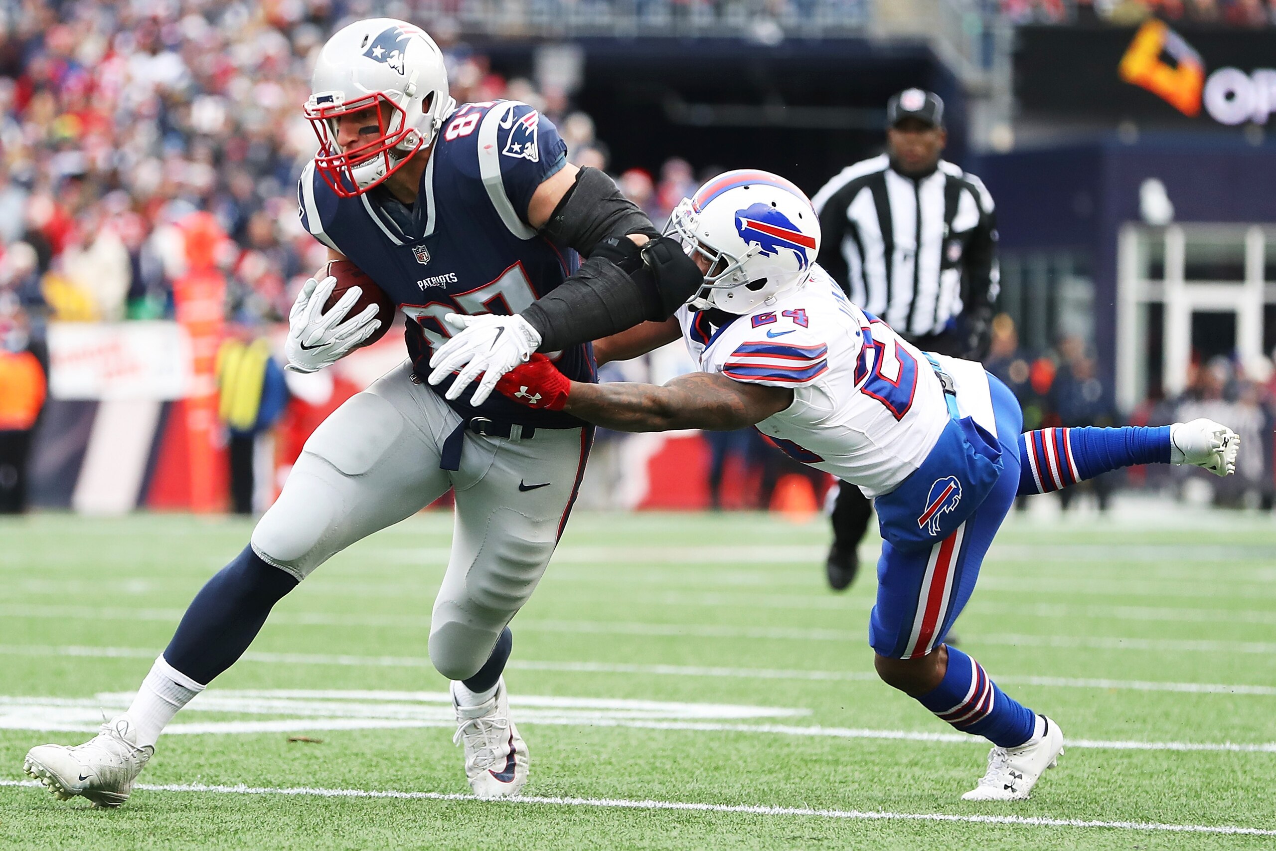 FOXBORO, MA - DECEMBER 24:  Rob Gronkowski #87 of the New England Patriots carries the ball during the second quarter of a game against the Buffalo Bills at Gillette Stadium on December 24, 2017 in Foxboro, Massachusetts.  (Photo by Adam Glanzman/Getty Im