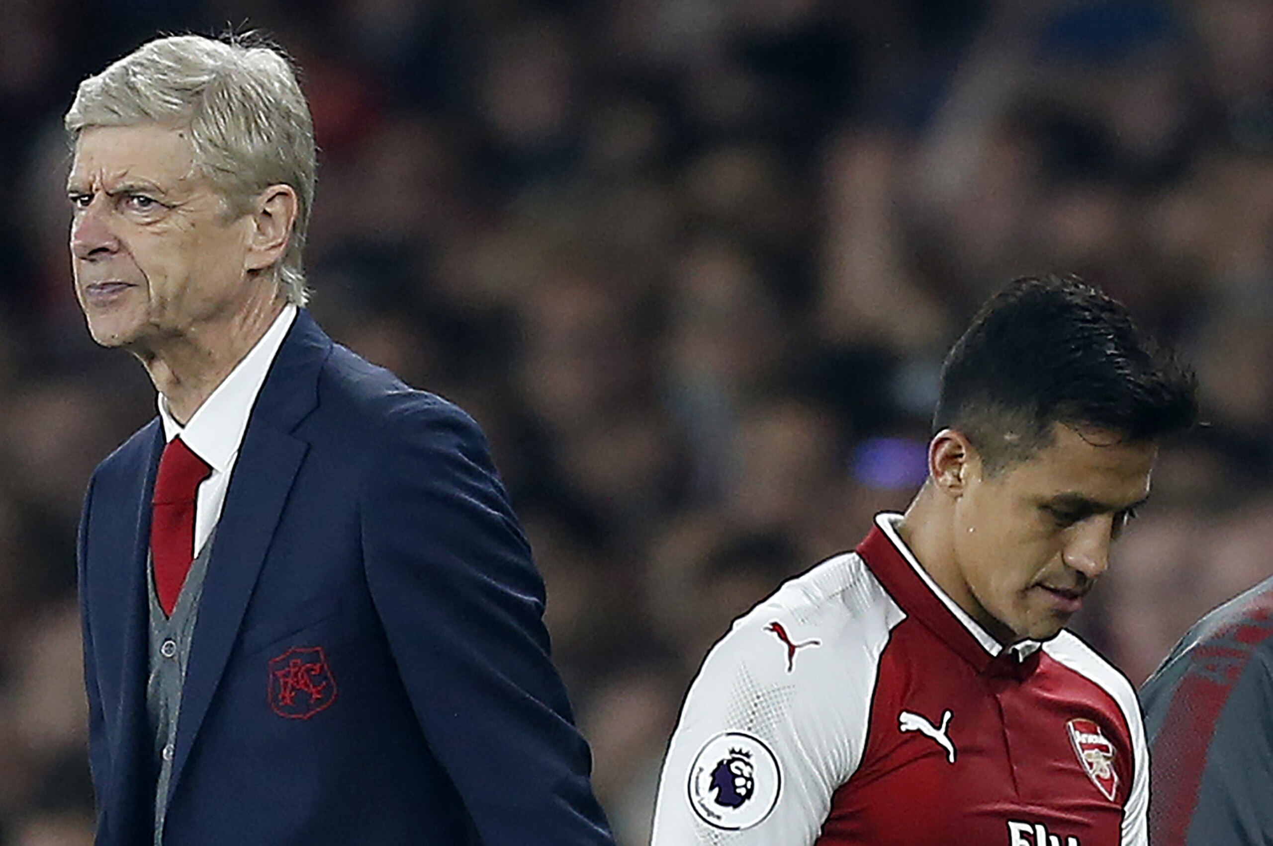 Arsenal's French manager Arsene Wenger (L) reacts as Arsenal's Chilean striker Alexis Sanchez is substituted off of the pitch during the English Premier League football match between Arsenal and West Bromwich Albion at the Emirates Stadium in London on Se