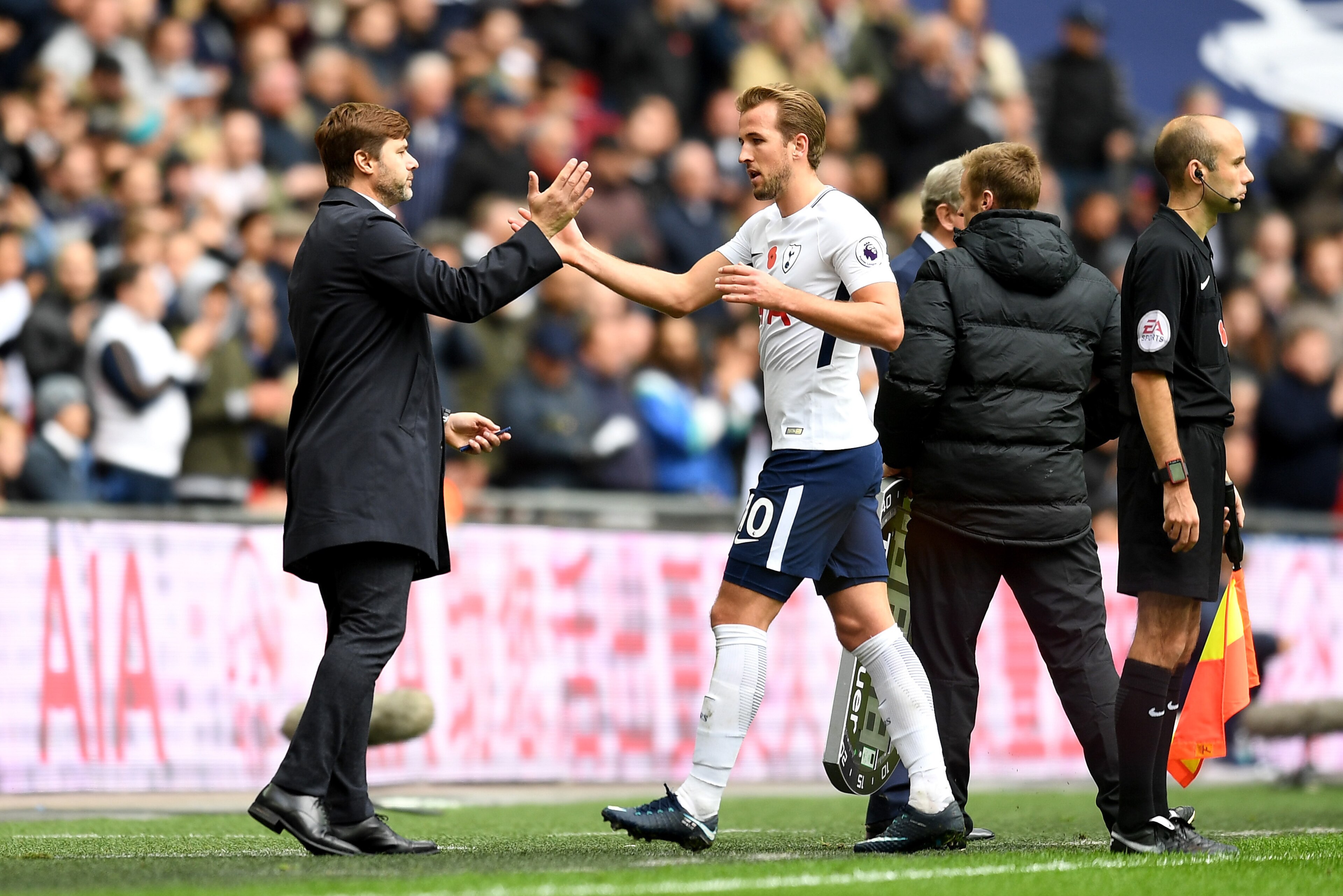 LONDON, ENGLAND - NOVEMBER 05:  Harry Kane of Tottenham Hotspur shakes hands with Mauricio Pochettino, Manager of Tottenham Hotspur as he is subbed off during the Premier League match between Tottenham Hotspur and Crystal Palace at Wembley Stadium on Nove