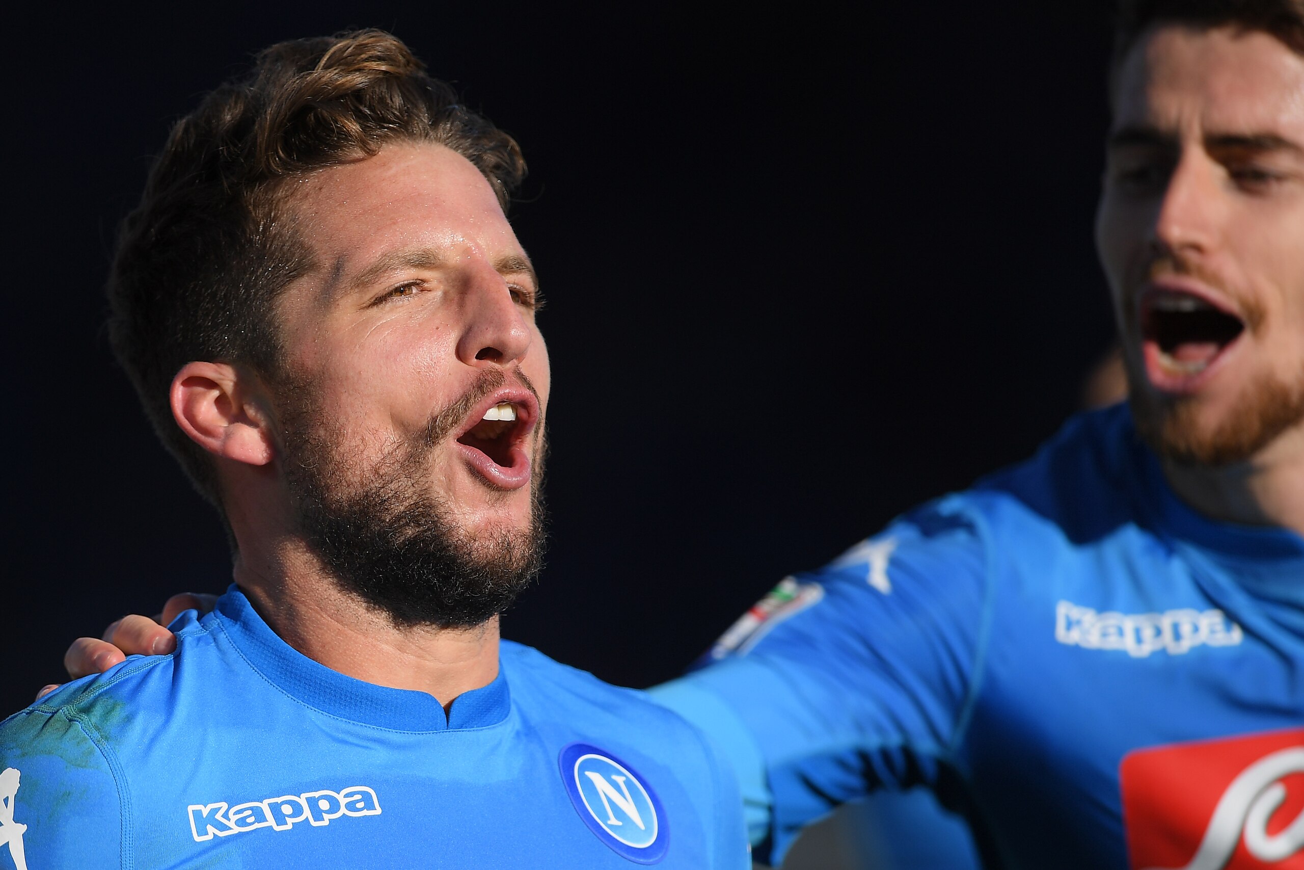Napoli's forward Dries Mertens from Belgium (L) celebrates at the end of the Italian Serie A football match Atalanta Vs Napoli on January 21, 2018 at the 'Atleti Azzurri d'Italia Stadium' in Bergamo.  / AFP PHOTO / MARCO BERTORELLO        (Photo credit sh