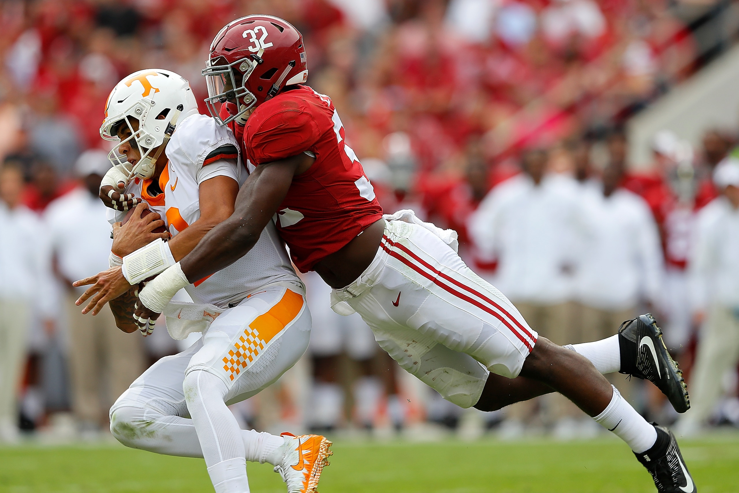 TUSCALOOSA, AL - OCTOBER 21:  Rashaan Evans #32 of the Alabama Crimson Tide tackles Jarrett Guarantano #2 of the Tennessee Volunteers at Bryant-Denny Stadium on October 21, 2017 in Tuscaloosa, Alabama.  (Photo by Kevin C. Cox/Getty Images)
