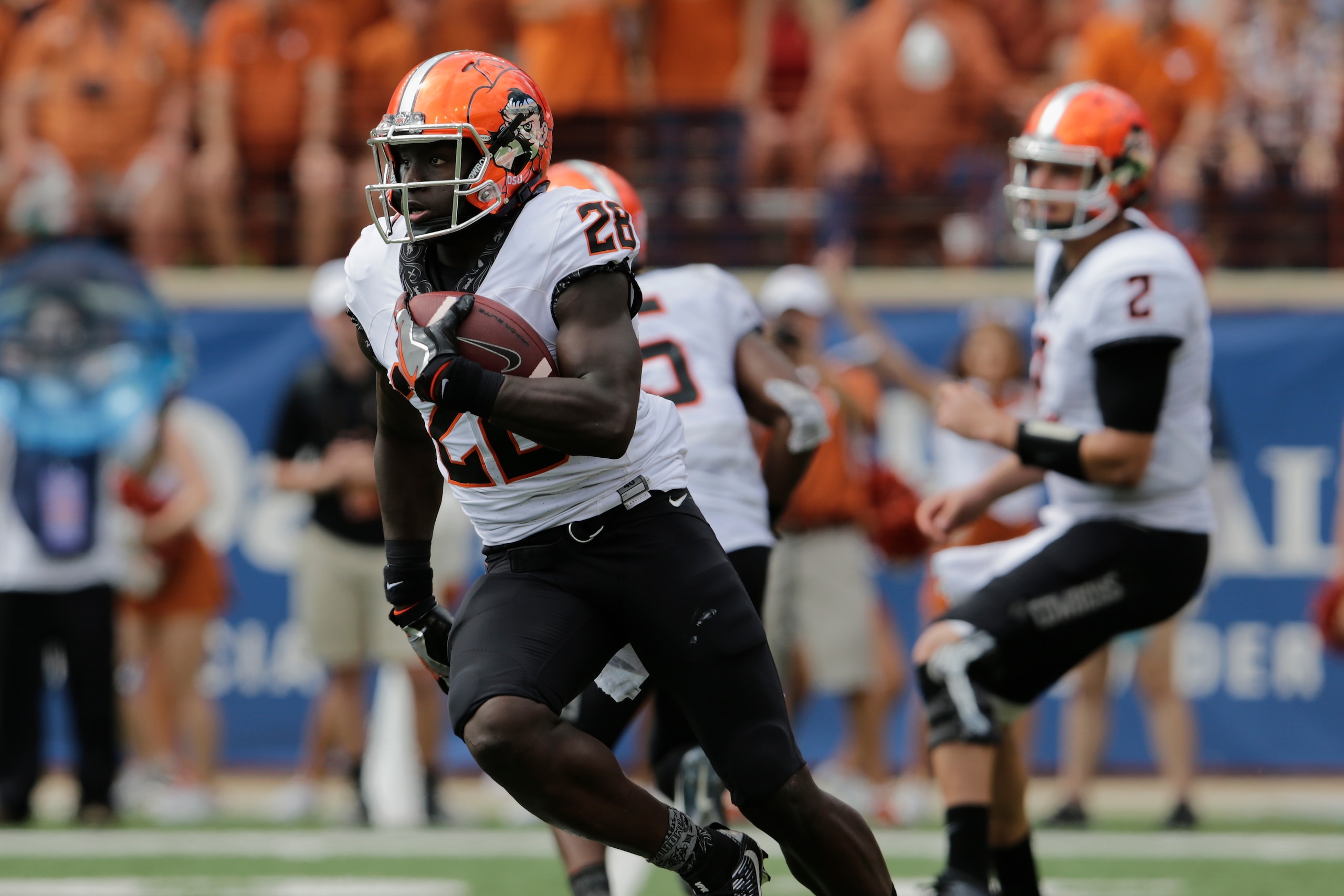 AUSTIN, TX - OCTOBER 21: James Washington #28 of the Oklahoma State Cowboys runs the ball in the fourth quarter against the Texas Longhorns at Darrell K Royal-Texas Memorial Stadium on October 21, 2017 in Austin, Texas. (Photo by Tim Warner/Getty Images) AUSTIN, TX - OCTOBER 21: James Washington #28 of the Oklahoma State Cowboys runs the ball in the fourth quarter against the Texas Longhorns at Darrell K Royal-Texas Memorial Stadium on October 21, 2017 in Austin, Texas. (Photo by Tim Warner/Getty Images)