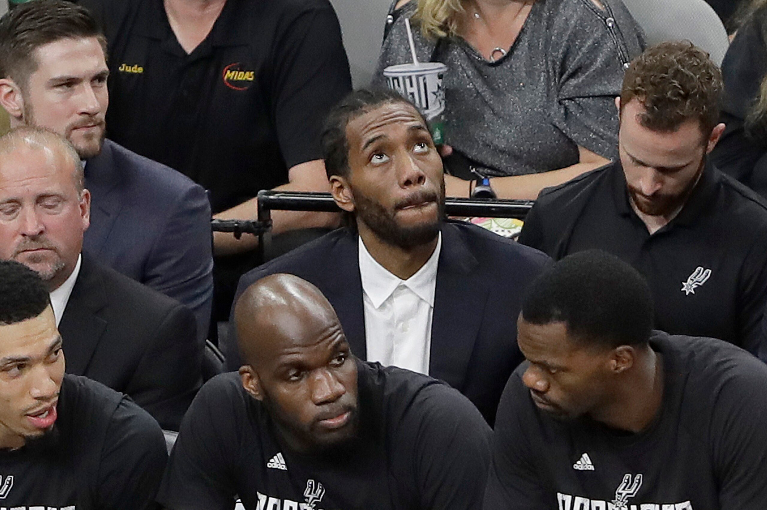 Kawhi Leonard's inability to stay healthy this season reportedly has strained his relationship with the Spurs organization.