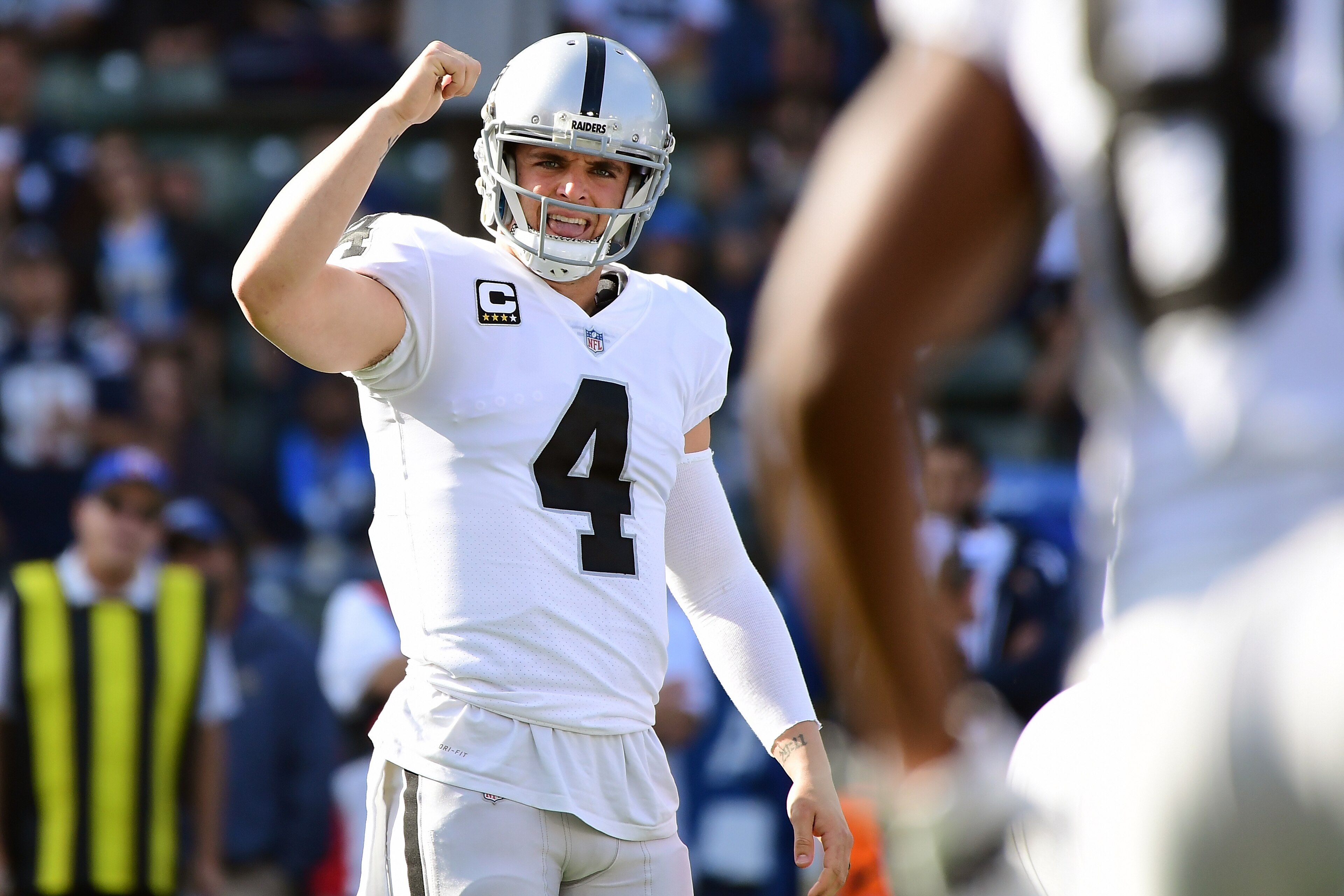 CARSON, CA - DECEMBER 31:  Derek Carr #4 of the Oakland Raiders communicates to his teammates during the game  against the Los Angeles Chargers at StubHub Center on December 31, 2017 in Carson, California.  (Photo by Harry How/Getty Images)