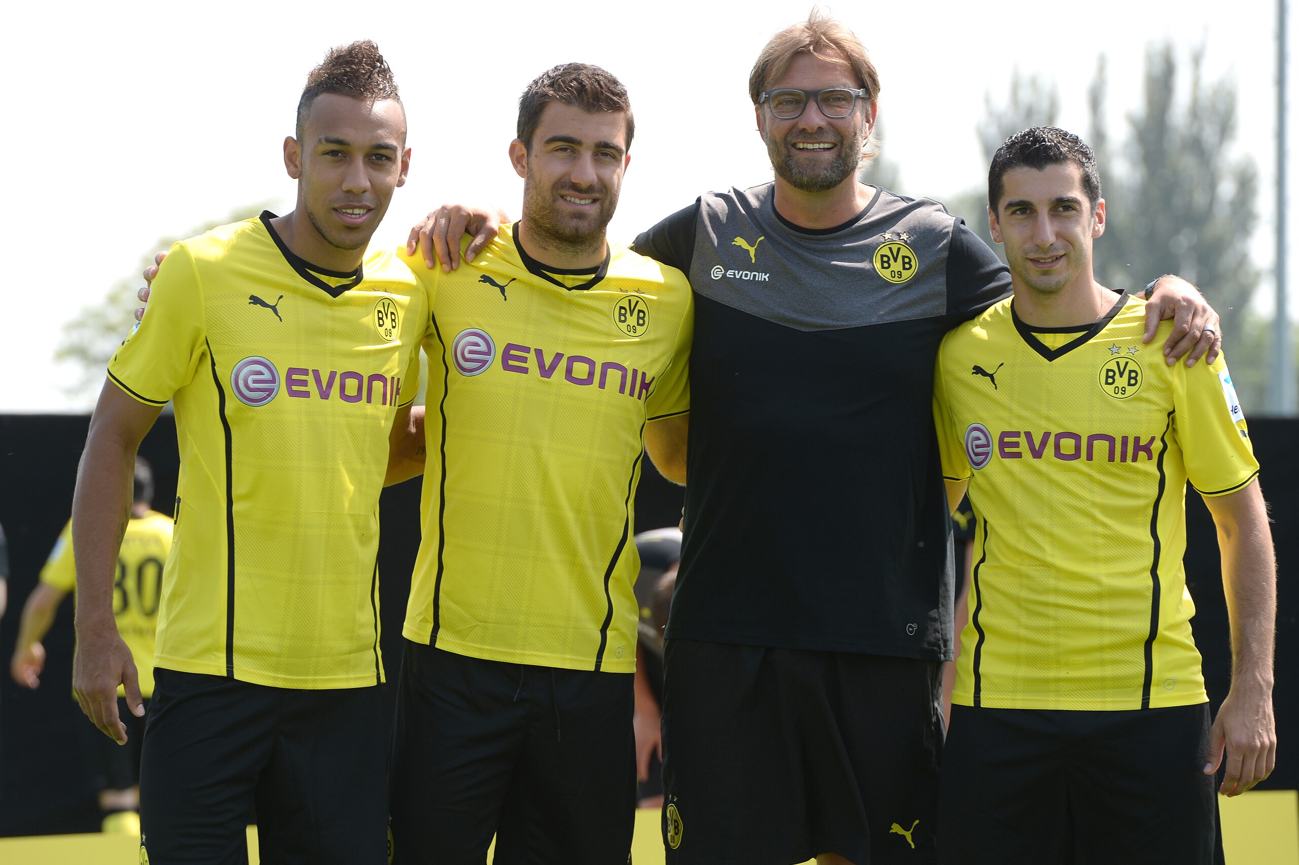 Head coach Juergen Klopp poses with new players Pierre-Emerick Aubameyang (L), Sokratis (2nd L) and Henrikh Mkhitaryan (R) during a team photo call of German first division Bundesliga football club Borussia Dortmund, on July 9, 2013 at the club's training
