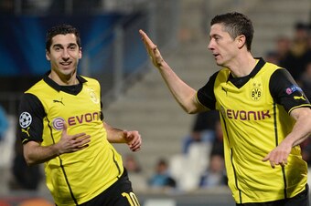 Dortmund's Polish striker Robert Lewandowski (R) celebrates with Dortmund's Armenian midfielder Henrikh Mkhitaryan on December 11, 2013 at the Velodrome stadium in Marseille, southern France, during the UEFA Champions League group F football match Marseil