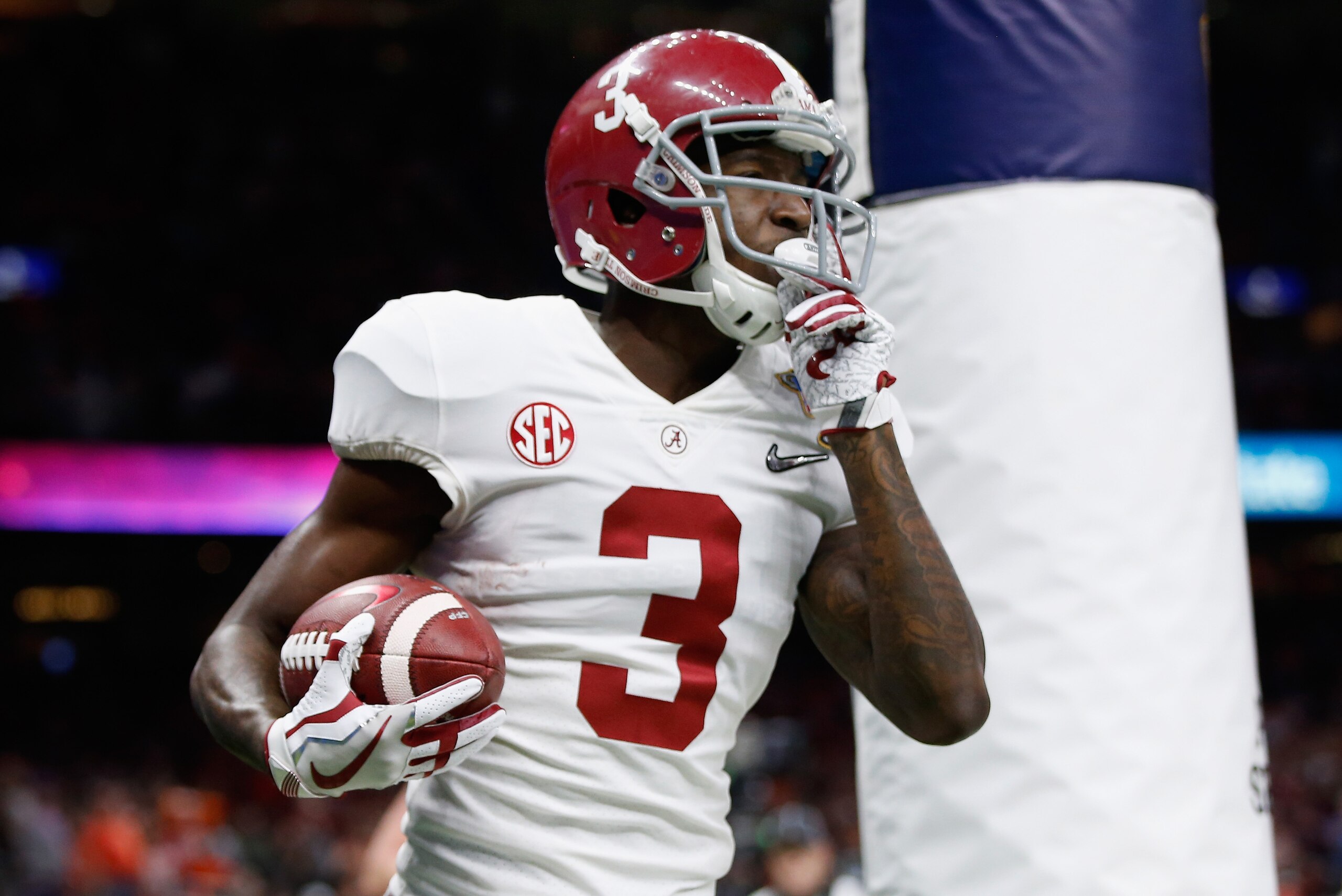NEW ORLEANS, LA - JANUARY 01:  Calvin Ridley #3 of the Alabama Crimson Tide celebrates a reception for a touchdown in the first quarter of the AllState Sugar Bowl against the Clemson Tigers at the Mercedes-Benz Superdome on January 1, 2018 in New Orleans,