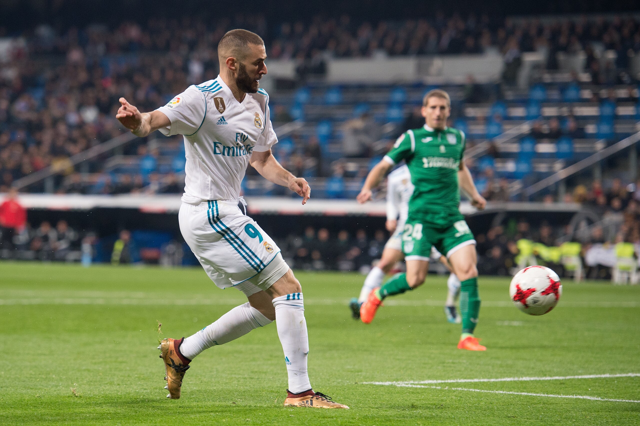 MADRID, SPAIN - JANUARY 24:  Karim Benzema of Real Madrid scores his teamÕs first goal during the Copa del Rey, Quarter Final, Second Leg match between Real Madrid and Leganes at the Santiago Bernabeu stadium on January 24, 2018 in Madrid, Spain. (Photo b