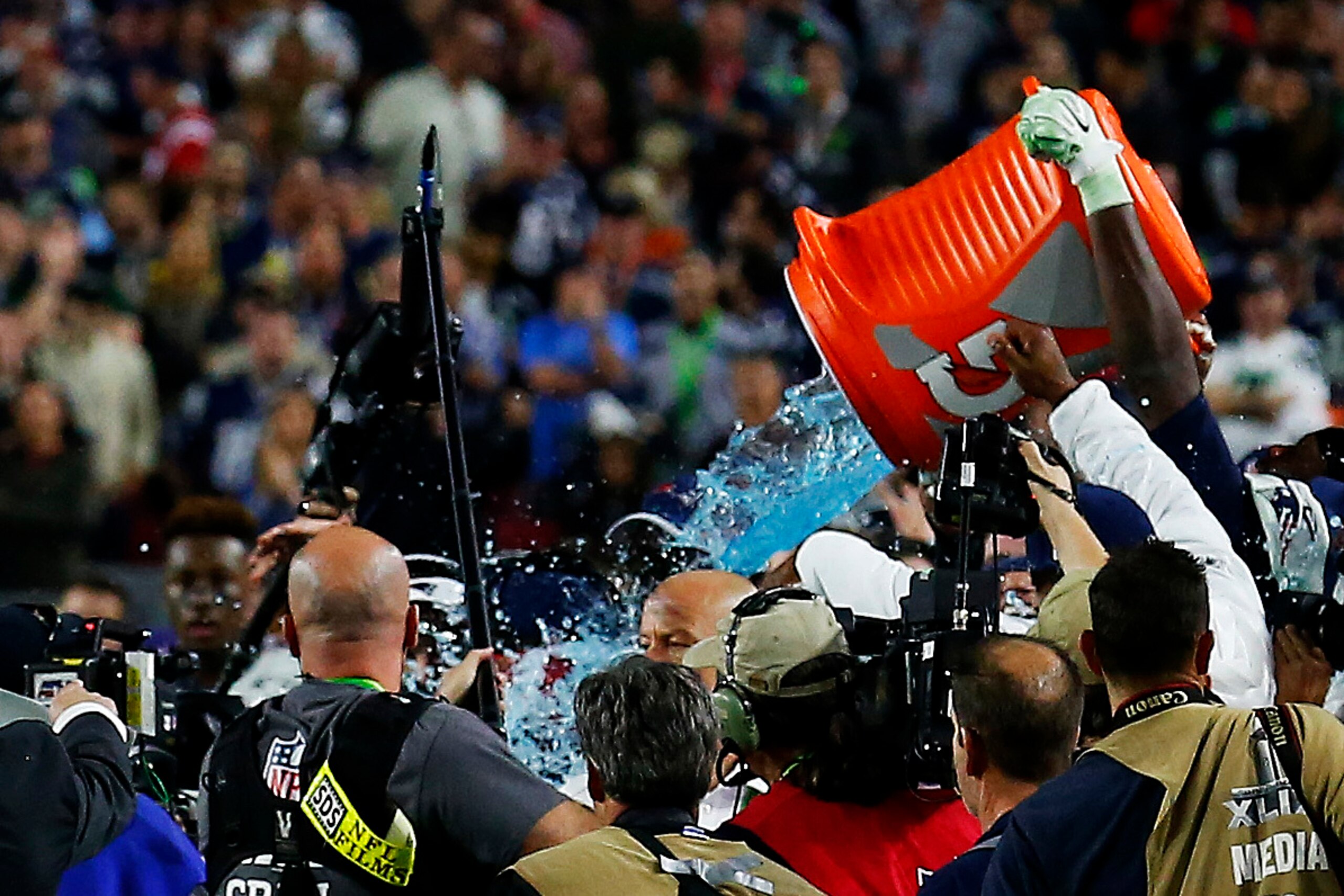 GLENDALE, AZ - FEBRUARY 01:  The New England Patriots celebrate late in the game with head coach Bill Belichick during Super Bowl XLIX at University of Phoenix Stadium on February 1, 2015 in Glendale, Arizona.  (Photo by Tom Pennington/Getty Images)