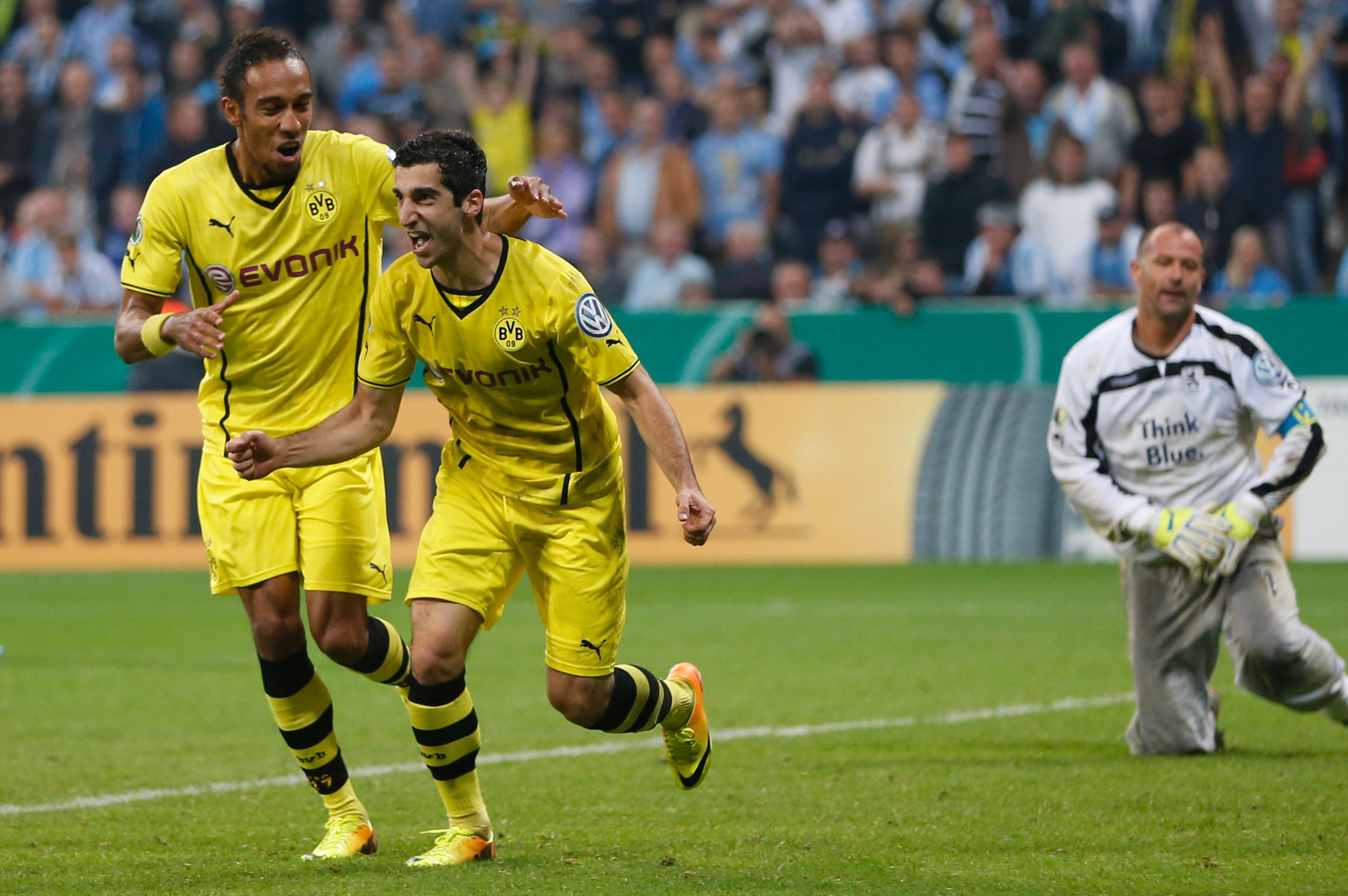 Aubameyang could reunite with Mkhitaryan at Arsenal.