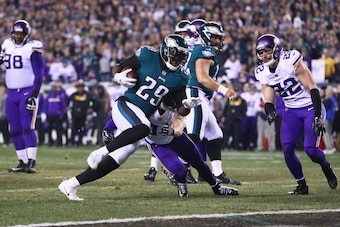 PHILADELPHIA, PA - JANUARY 21:  LeGarrette Blount #29 of the Philadelphia Eagles scores a second quarter rushing touchdown against the Minnesota Vikings in the NFC Championship game at Lincoln Financial Field on January 21, 2018 in Philadelphia, Pennsylva