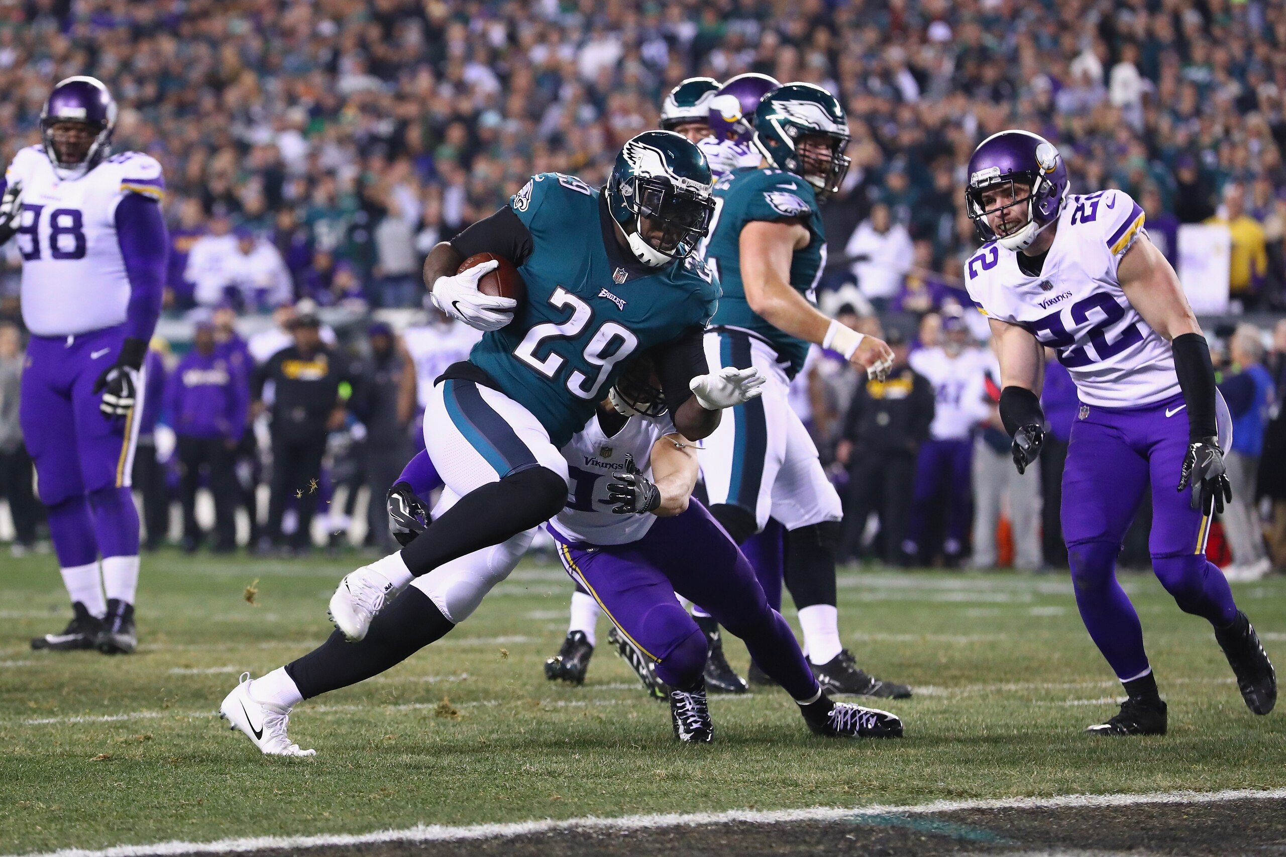 PHILADELPHIA, PA - JANUARY 21:  LeGarrette Blount #29 of the Philadelphia Eagles scores a second quarter rushing touchdown against the Minnesota Vikings in the NFC Championship game at Lincoln Financial Field on January 21, 2018 in Philadelphia, Pennsylva