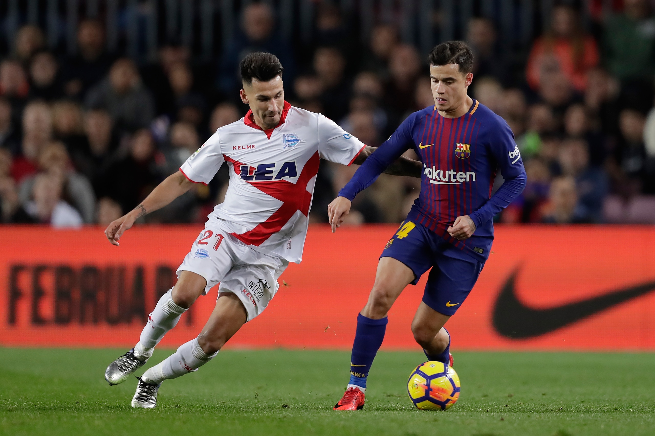 BARCELONA, SPAIN - JANUARY 28: (L-R) Andre Gomes of FC Barcelona,  Philippe Coutinho of FC Barcelona  during the La Liga Santander  match between FC Barcelona v Deportivo Alaves at the Camp Nou on January 28, 2018 in Barcelona Spain (Photo by Laurens Lind