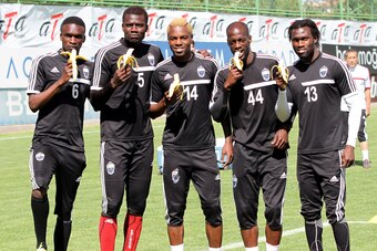 Players from Turkish club Kayseri Erciyesspor support Alves back in 2014