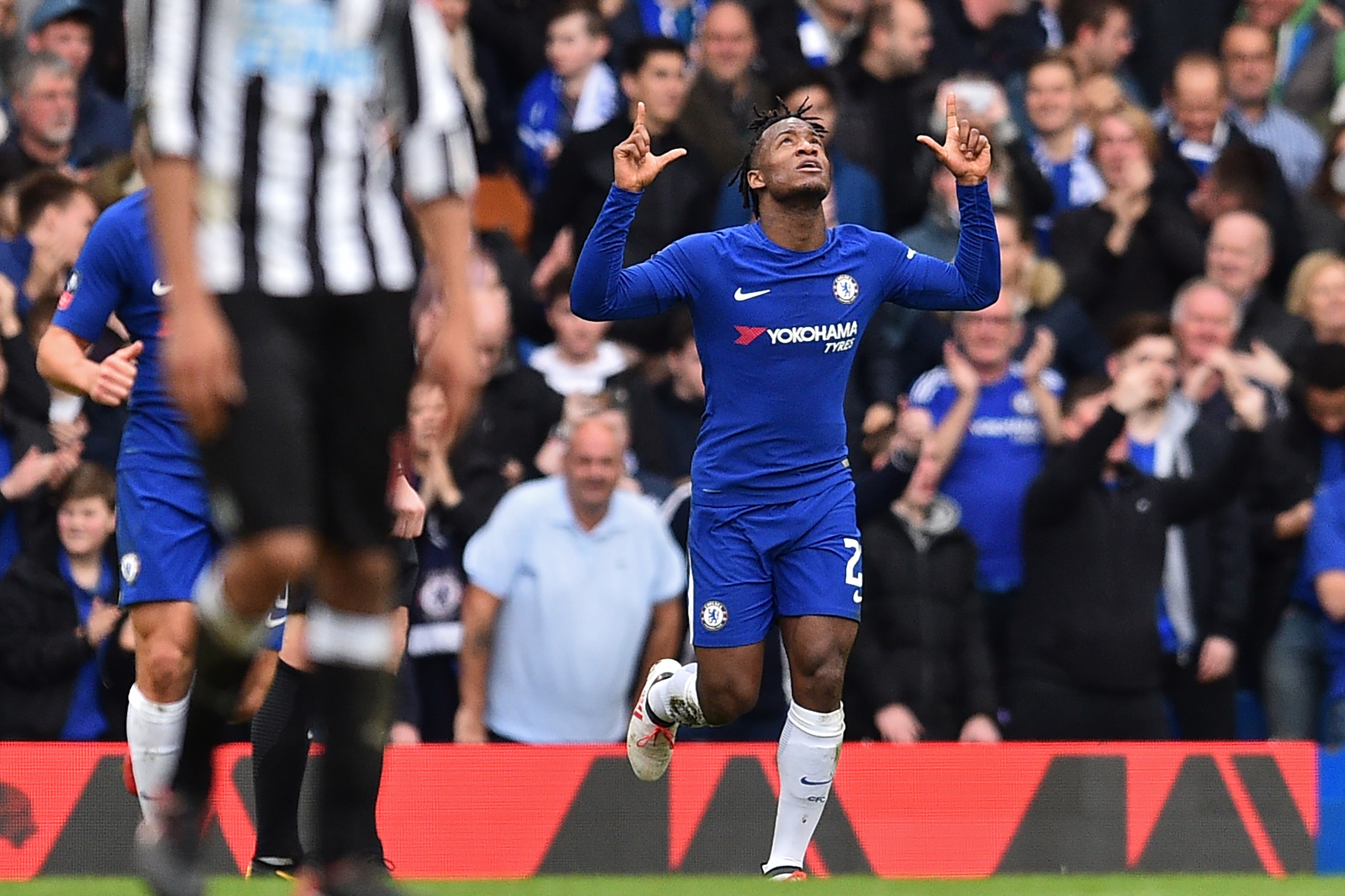 Chelsea's Belgian striker Michy Batshuayi celebrates after scoring the opening goal of the English FA Cup fourth round football match between Chelsea and Newcastle United at Stamford Bridge in London on January 28, 2018. / AFP PHOTO / Glyn KIRK / RESTRICT