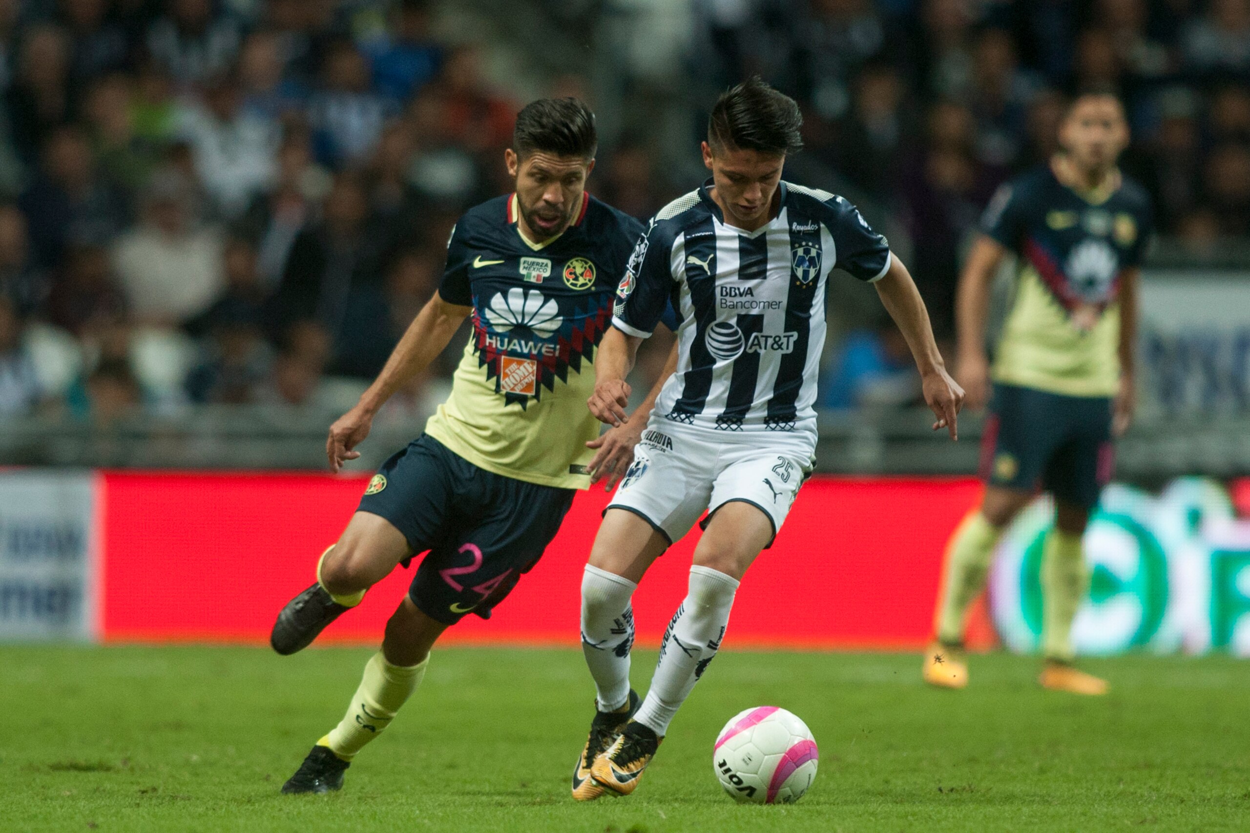 Jonathan Gonzalez (R) of Monterrey is marked by Argentine Oribe Peralta (L) of America during their Mexican Apertura football tournament match at the BBVA Bancomer stadium in Monterrey, Mexico, on October 28, 2017.  / AFP PHOTO / Julio Cesar AGUILAR      