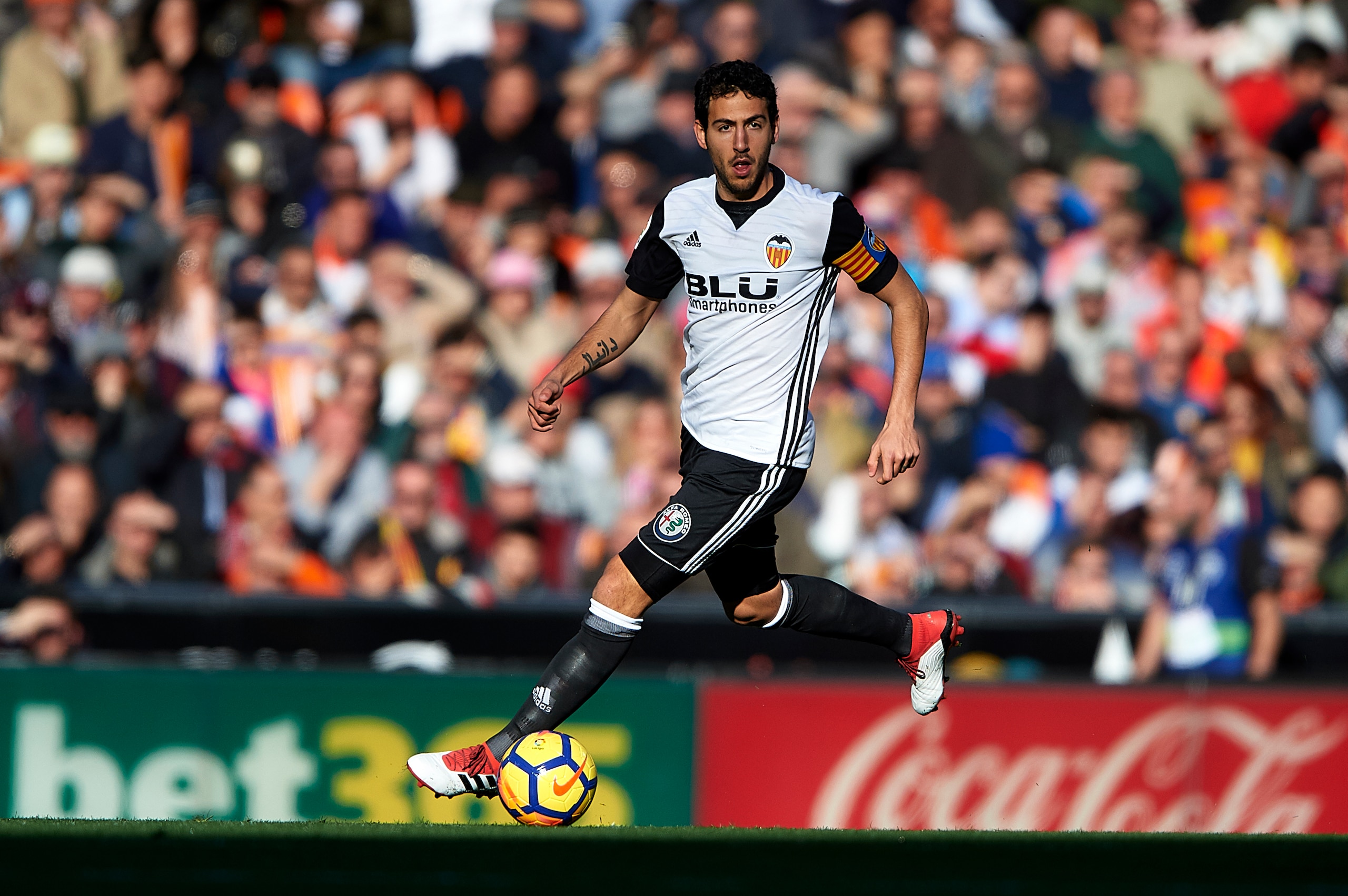 VALENCIA, SPAIN - JANUARY 27: Daniel Parejo of Valencia runs with the ball during the La Liga match between Valencia and Real Madrid at Estadio Mestalla on January 27, 2018 in Valencia, Spain. (Photo by Quality Sport Images/Getty Images,)