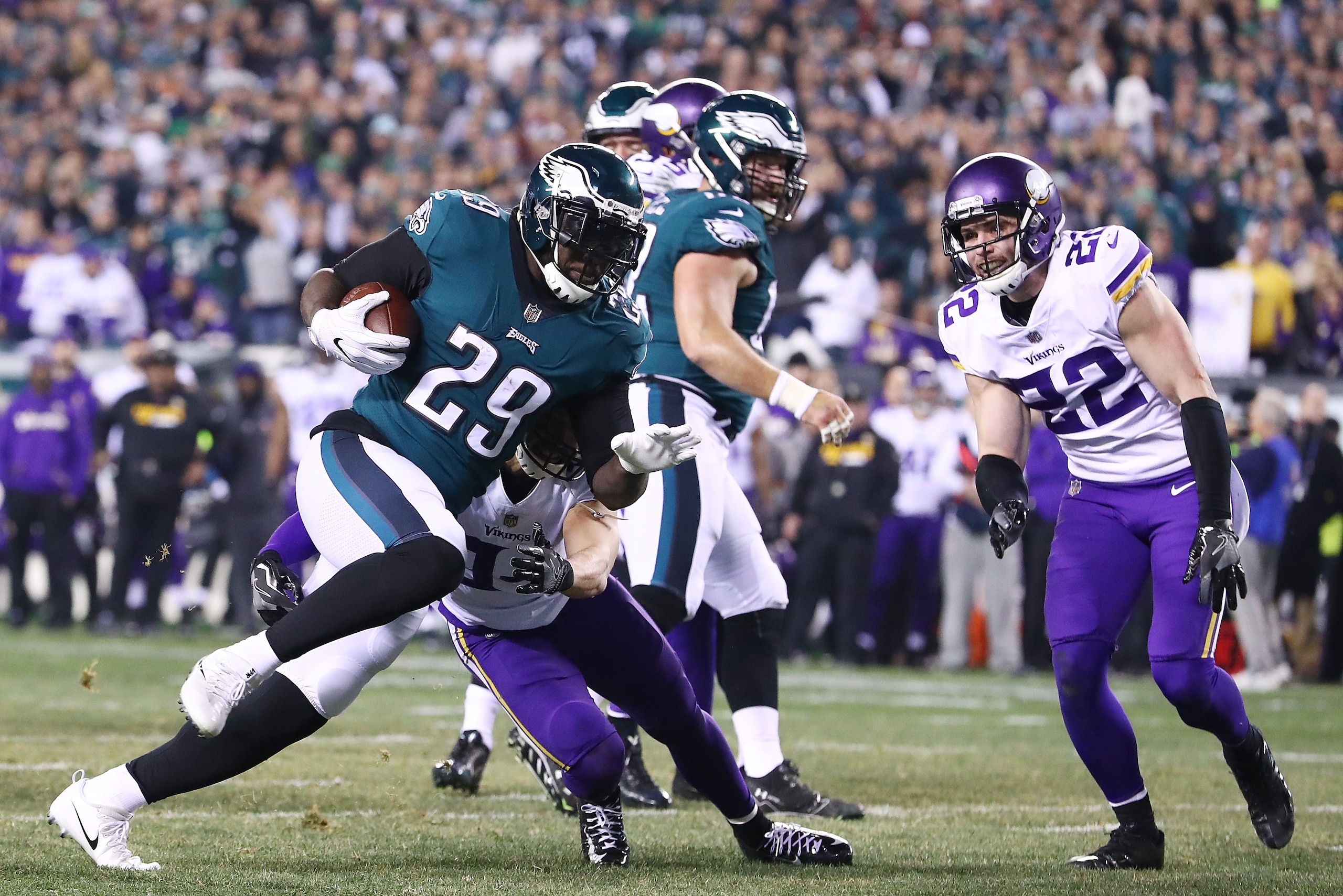 PHILADELPHIA, PA - JANUARY 21: : LeGarrette Blount #29 of the Philadelphia Eagles scores a second quarter rushing touchdown against the Minnesota Vikings during their NFC Championship game at Lincoln Financial Field on January 21, 2018 in Philadelphia, PHILADELPHIA, PA - JANUARY 21: : LeGarrette Blount #29 of the Philadelphia Eagles scores a second quarter rushing touchdown against the Minnesota Vikings during their NFC Championship game at Lincoln Financial Field on January 21, 2018 in Philadelphia,