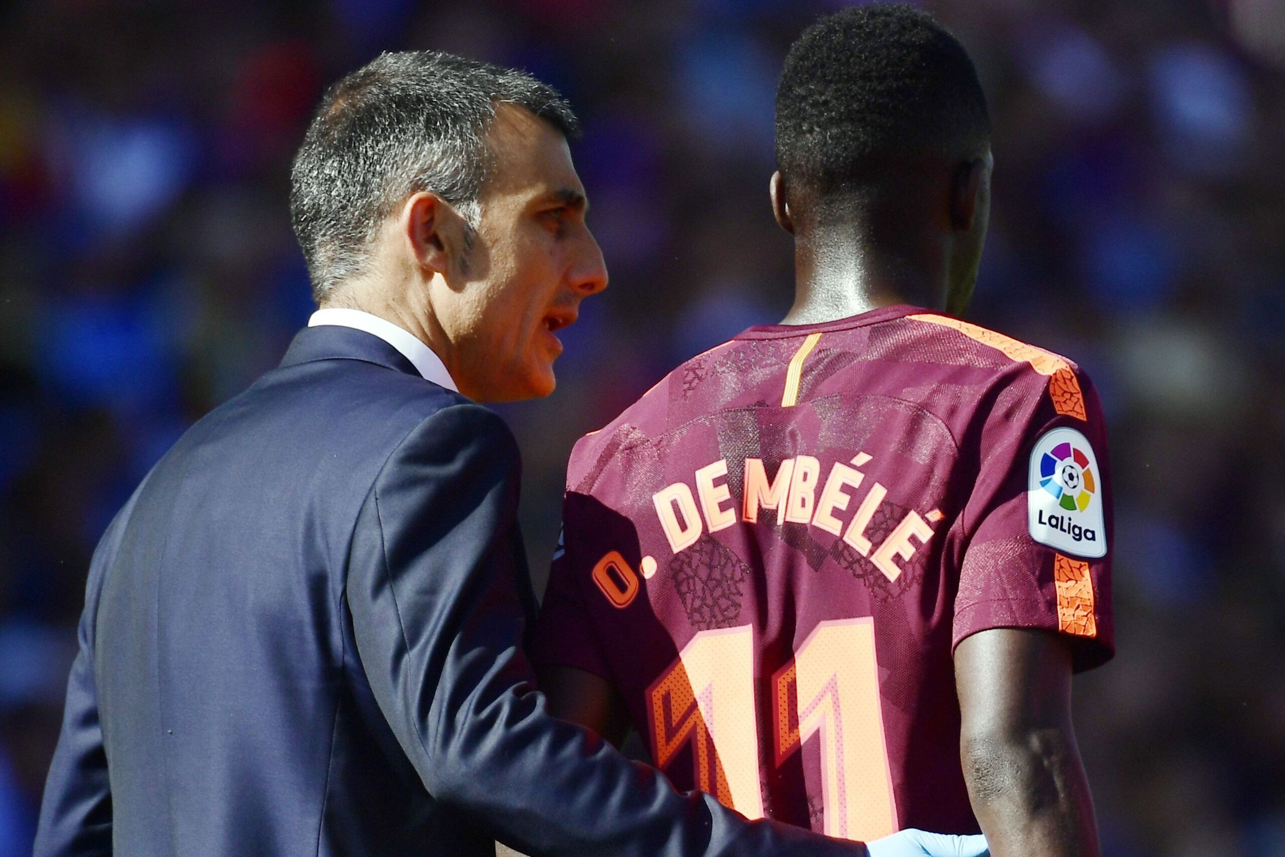 Barcelona's forward from France Ousmane Dembele (R) walks with the team's doctor after resulting injured during the Spanish league football match Getafe CF vs FC Barcelona at the Col. Alfonso Perez stadium in Getafe on September 16, 2017. / AFP PHOTO / PI Barcelona's forward from France Ousmane Dembele (R) walks with the team's doctor after resulting injured during the Spanish league football match Getafe CF vs FC Barcelona at the Col. Alfonso Perez stadium in Getafe on September 16, 2017. / AFP PHOTO / PI