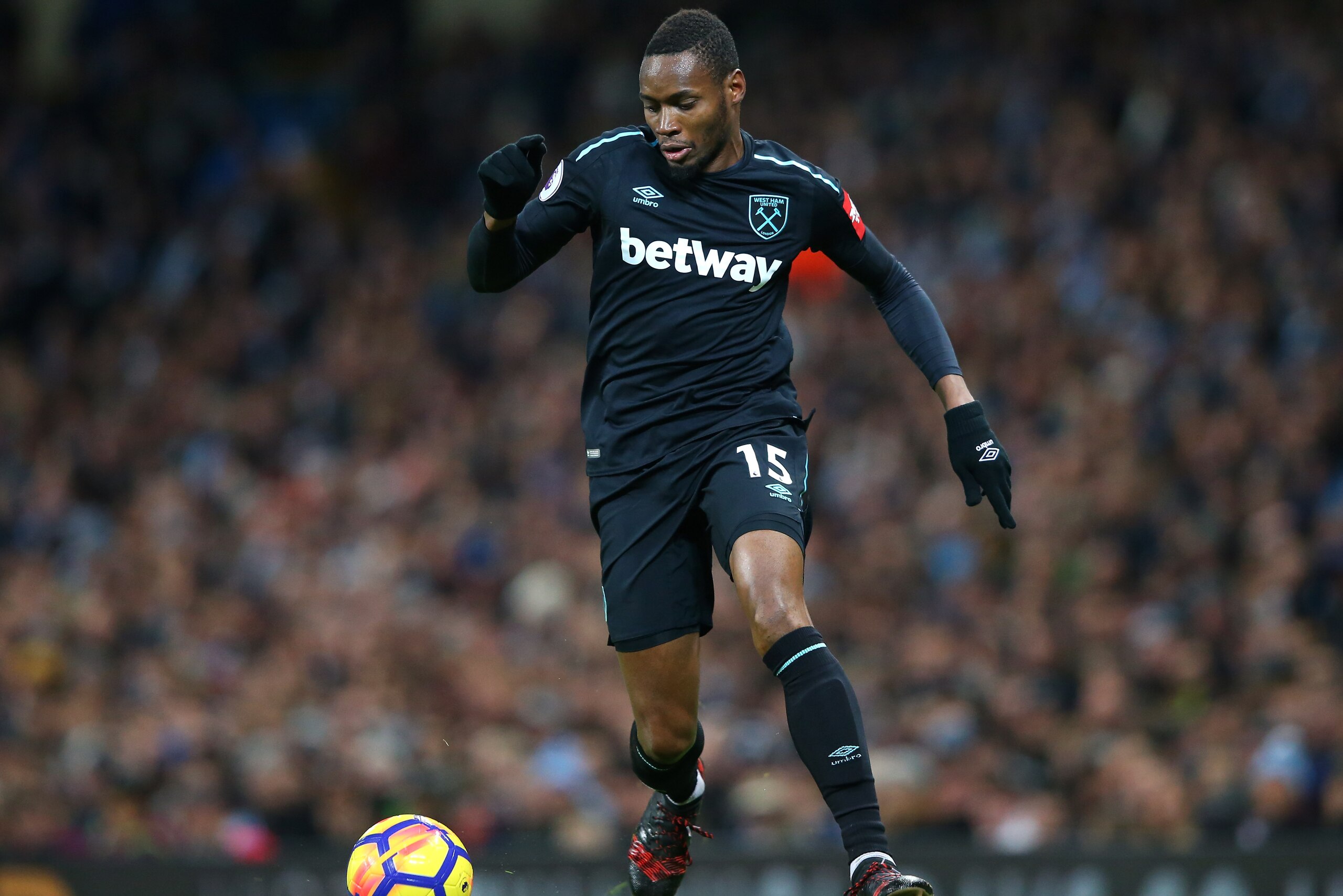 MANCHESTER, ENGLAND - DECEMBER 03: Diafra Sakho of West Ham United runs with the ball during the Premier League match between Manchester City and West Ham United at Etihad Stadium on December 3, 2017 in Manchester, England. (Photo by Alex Livesey - Dane MANCHESTER, ENGLAND - DECEMBER 03: Diafra Sakho of West Ham United runs with the ball during the Premier League match between Manchester City and West Ham United at Etihad Stadium on December 3, 2017 in Manchester, England. (Photo by Alex Livesey - Dane
