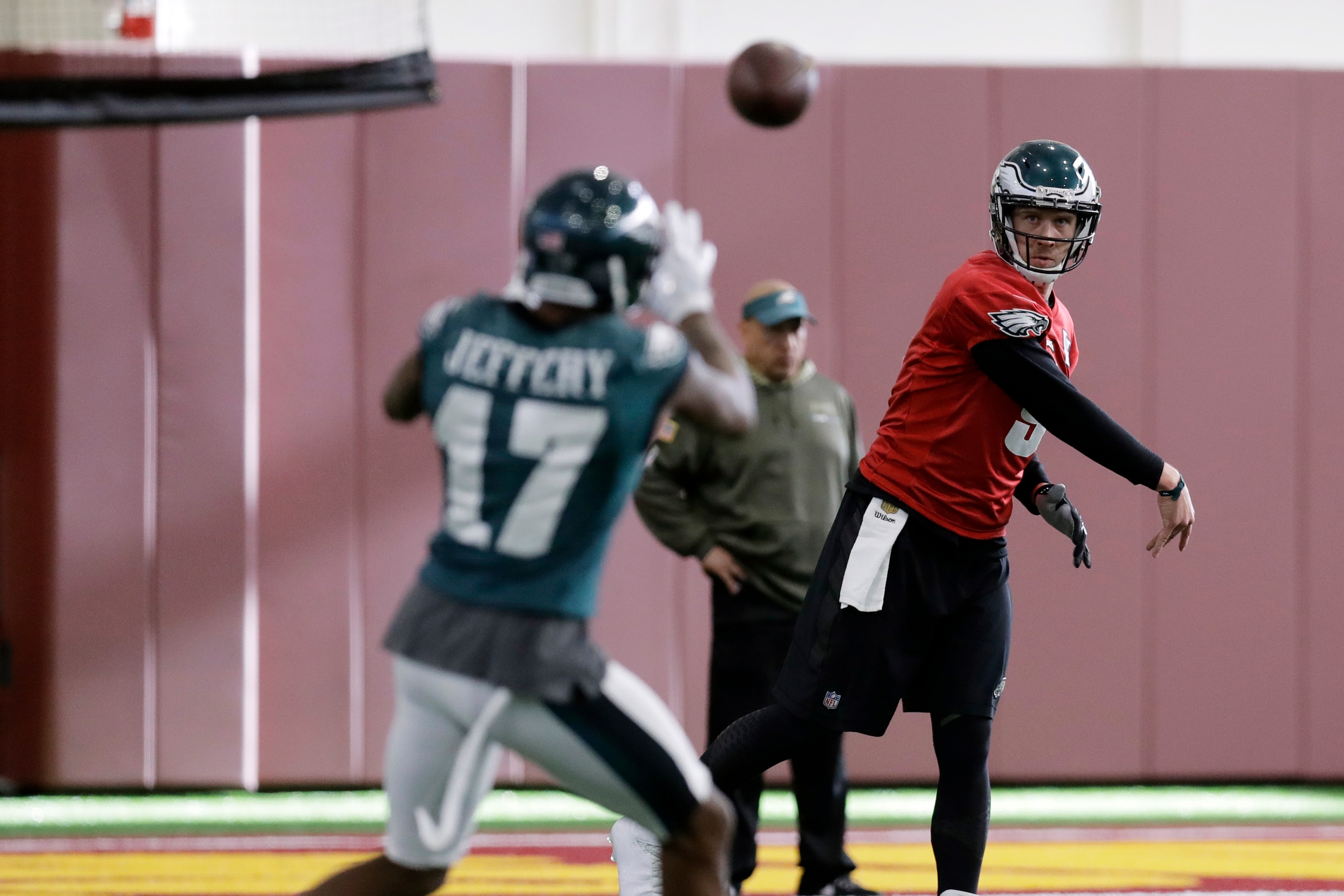 Nick Foles throws to Alshon Jeffery.