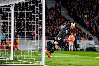 MADRID, SPAIN - NOVEMBER 18: Goalkeeper Jan Oblak of Atletico de Madrid saves the ball during the La Liga 2017-18 match between Atletico de Madrid and Real Madrid at Wanda Metropolitano  on November 18 2017 in Madrid, Spain. (Photo by Power Sport Images/G