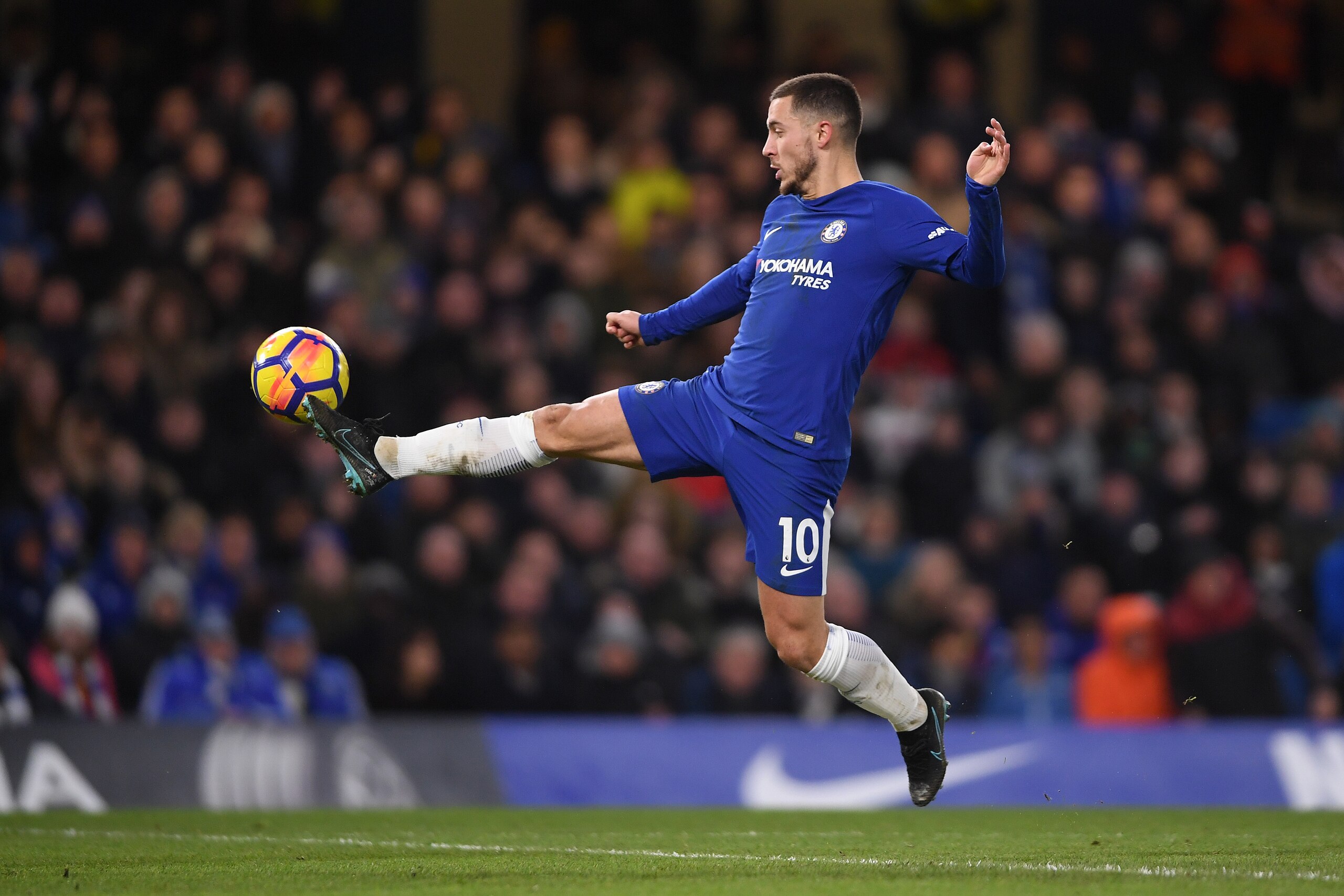 LONDON, ENGLAND - JANUARY 31:  Eden Hazard of Chelsea in action during the Premier League match between Chelsea and AFC Bournemouth at Stamford Bridge on January 31, 2018 in London, England.  (Photo by Mike Hewitt/Getty Images)
