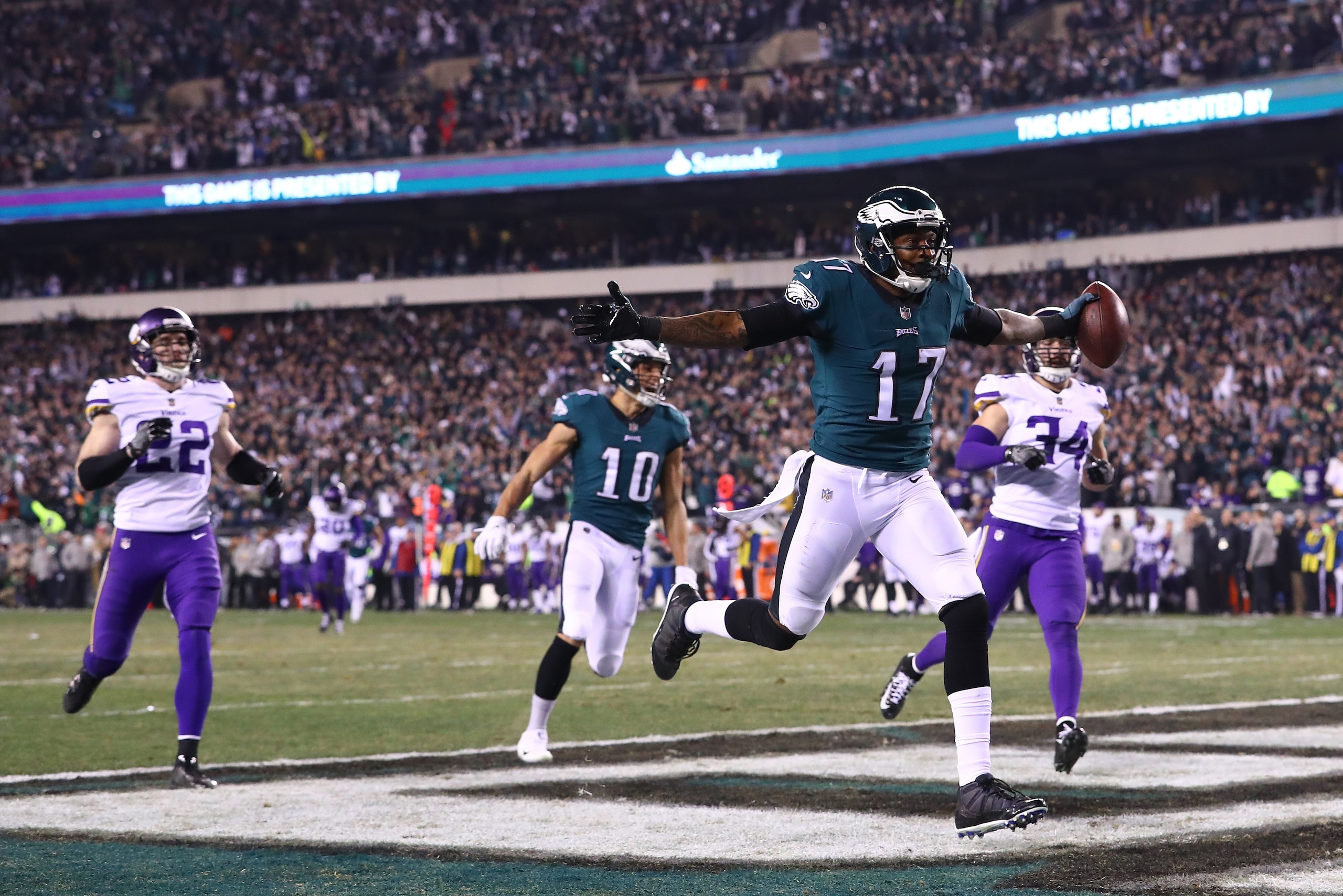 PHILADELPHIA, PA - JANUARY 21:  Alshon Jeffery #17 of the Philadelphia Eagles celebrates after scoring a 53 yard touchdown reception during the second quarter against the Minnesota Vikings during their NFC Championship game at Lincoln Financial Field on J