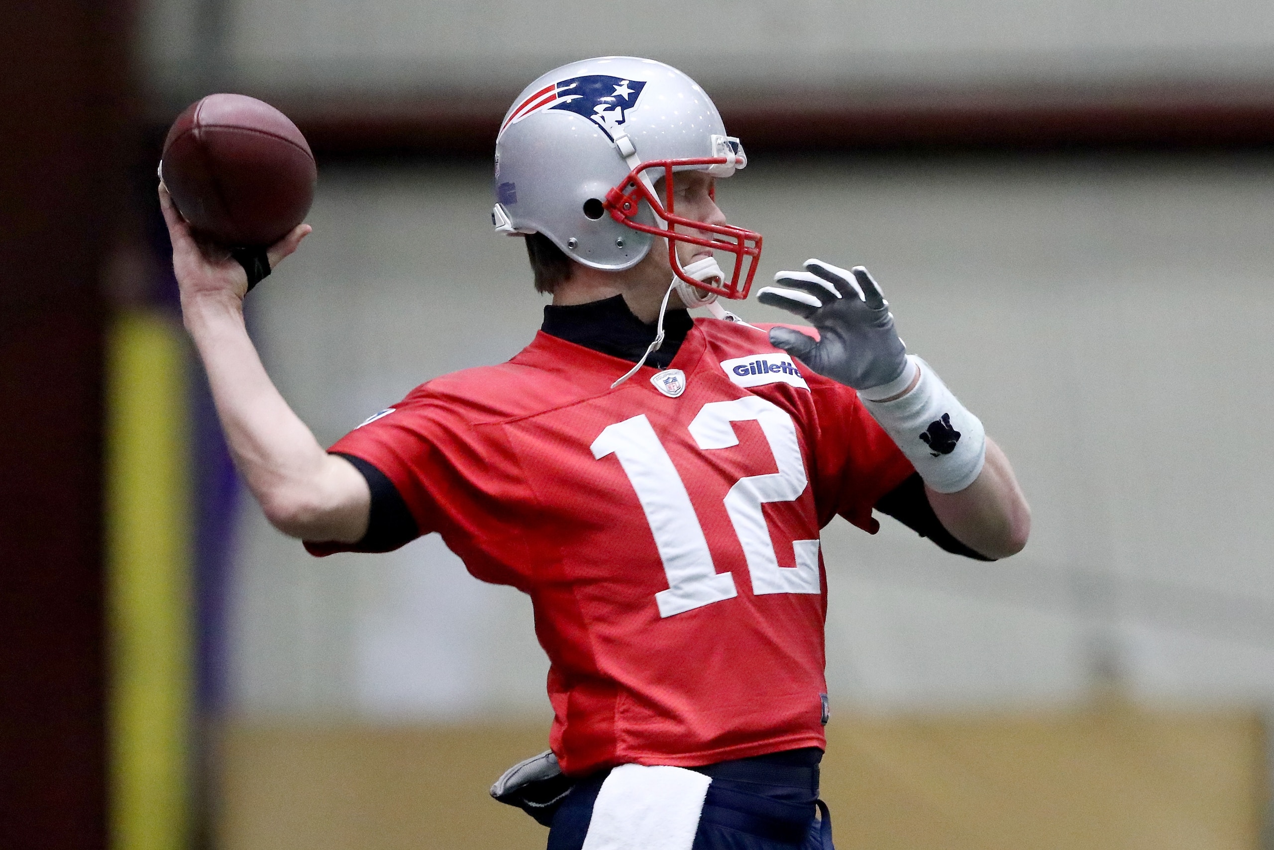 EDEN PRAIRIE, MN - FEBRUARY 02:  Tom Brady #12 of the New England Patriots warms up during the New England Patriots practice on February 2, 2018 at Winter Park in Eden Prairie, Minnesota.The New England Patriots will play the Philadelphia Eagles in Super 