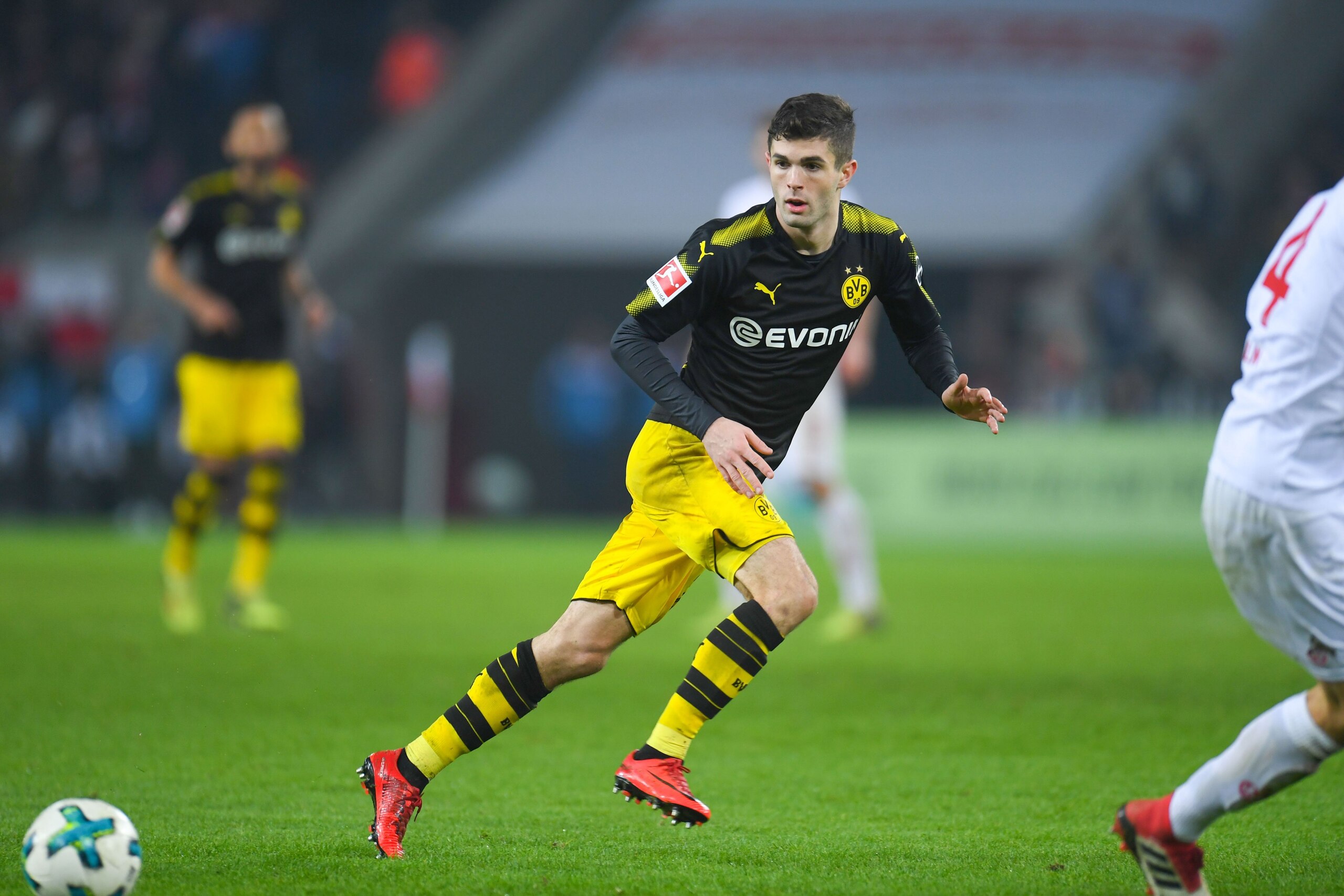 Dortmund's US midfielder Christian Pulisic vies for the ball during the German first division Bundesliga football match FC Cologne versus Borussia Dortmund in Cologne, western Germany, on February 2, 2018. / AFP PHOTO / Patrik STOLLARZ / RESTRICTIONS: DUR