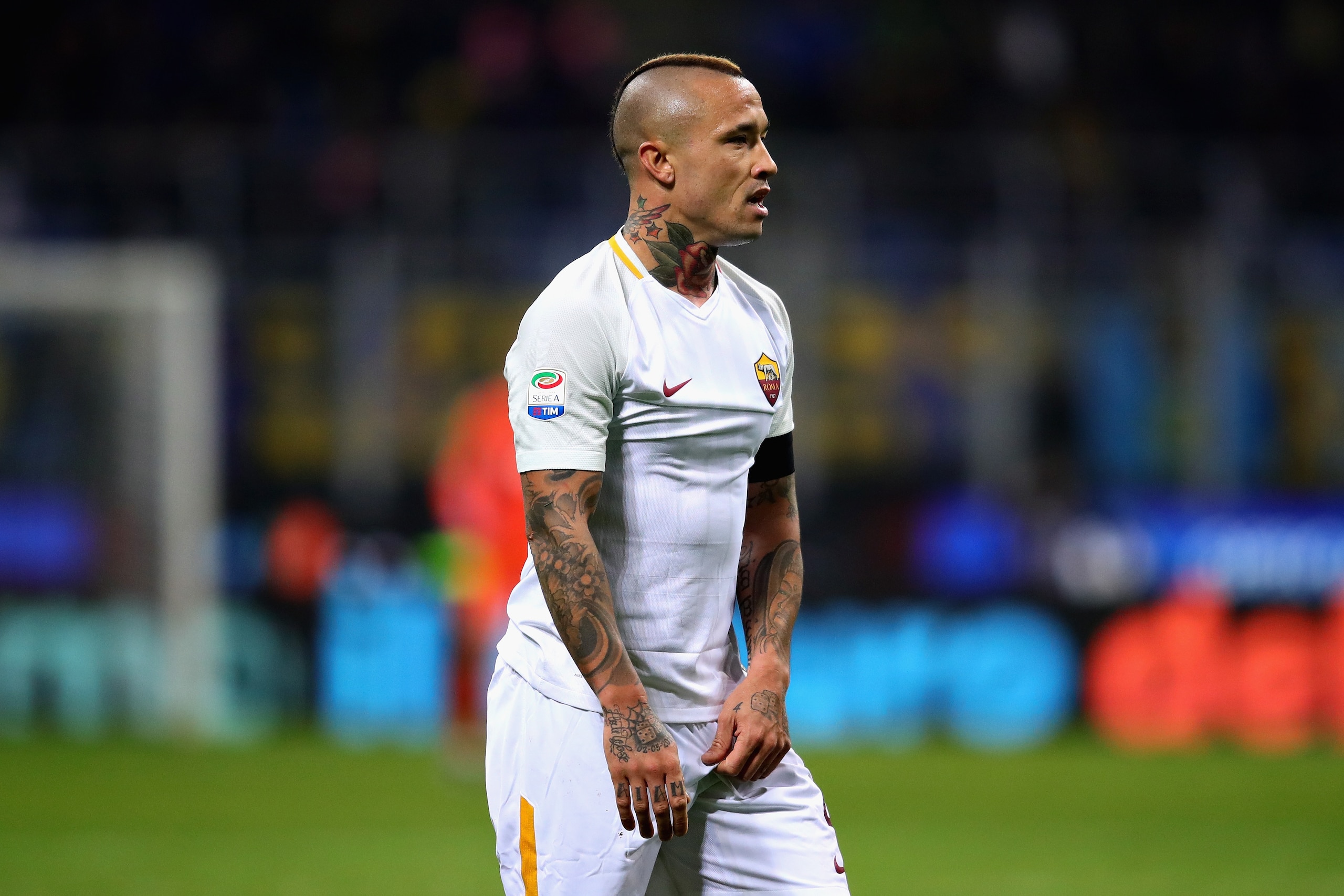 MILAN, ITALY - JANUARY 21: Radja Nainggolan of AS Roma looks on during the Serie A match between FC Internazionale and AS Roma at Stadio Giuseppe Meazza on January 21, 2018 in Milan, Italy.  (Photo by Chris Brunskill Ltd/Getty Images)