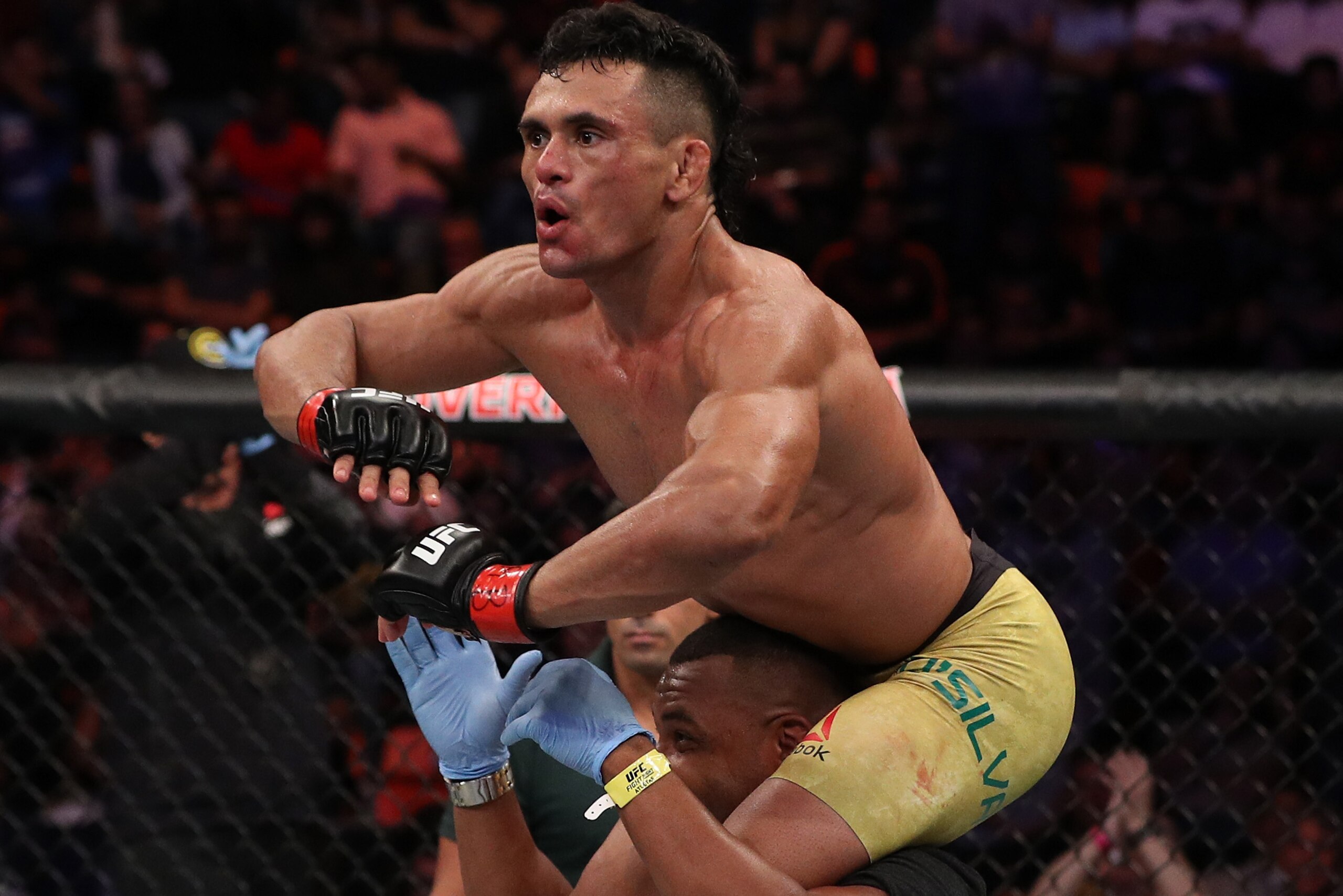 BELEM, BRAZIL - FEBRUARY 03:  Douglas Silva de Andrade of Brazil celebrates his victory over Marlon Vera of Ecuador in their bantamweight bout during the UFC Fight Night event at Mangueirinho Arena on February 03, 2018 in Belem, Brazil. (Photo by Buda Men