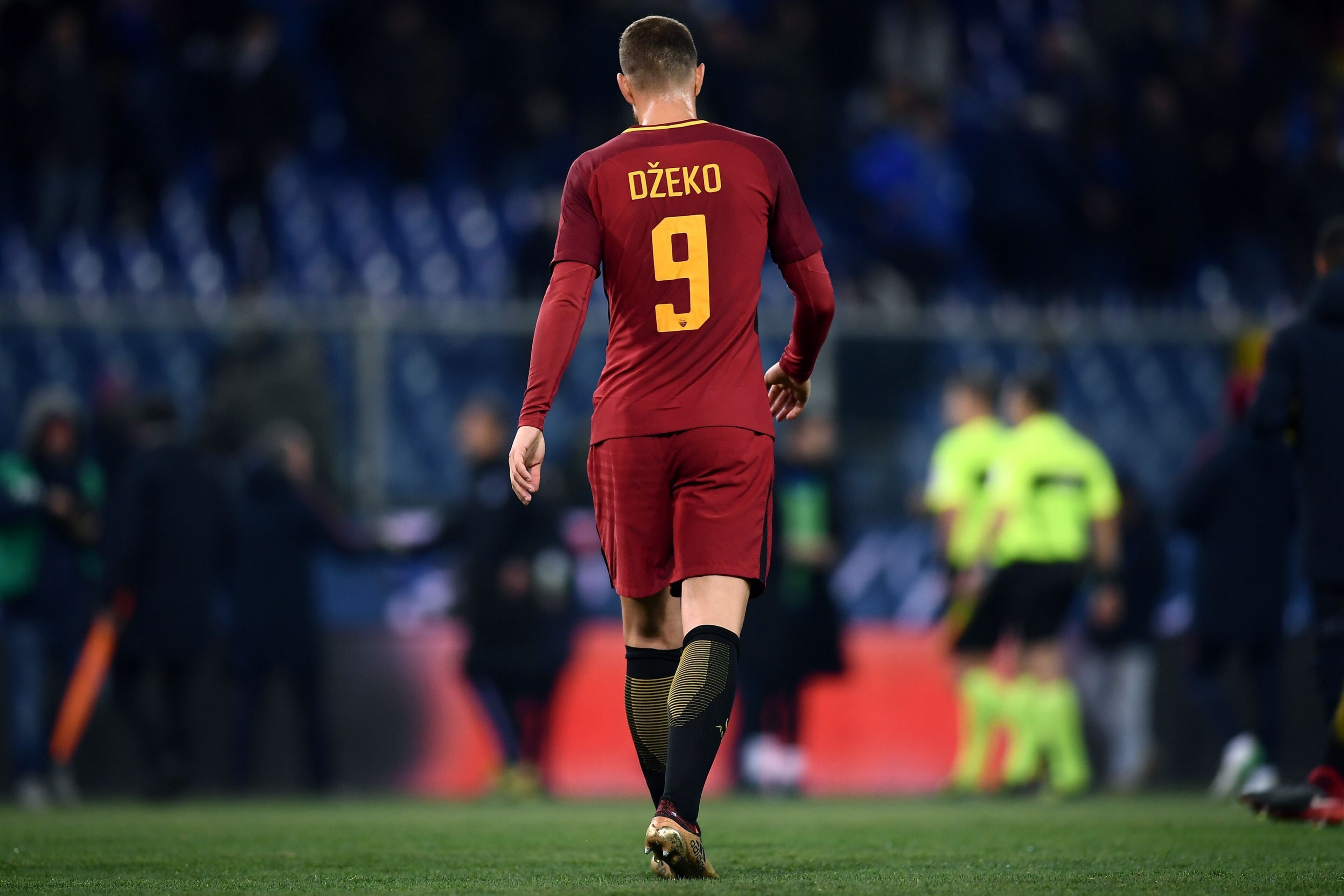 AS Roma's Bosnian forward Edin Dzeko leaves the pitch at the end  of the Italian Serie A football match between Sampdoria and AS Roma on January 24, 2018 at the Luigi Ferraris Stadium in Genoa. / AFP PHOTO / MARCO BERTORELLO        (Photo credit should re