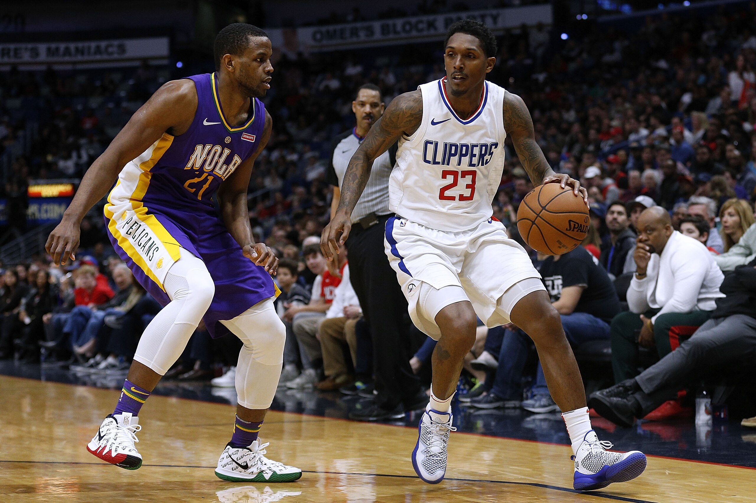 NEW ORLEANS, LA - JANUARY 28: Lou Williams #23 of the LA Clippers drives against Darius Miller #21 of the New Orleans Pelicans druing the second half at the Smoothie King Center on January 28, 2018 in New Orleans, Louisiana. NOTE TO USER: User expressly a