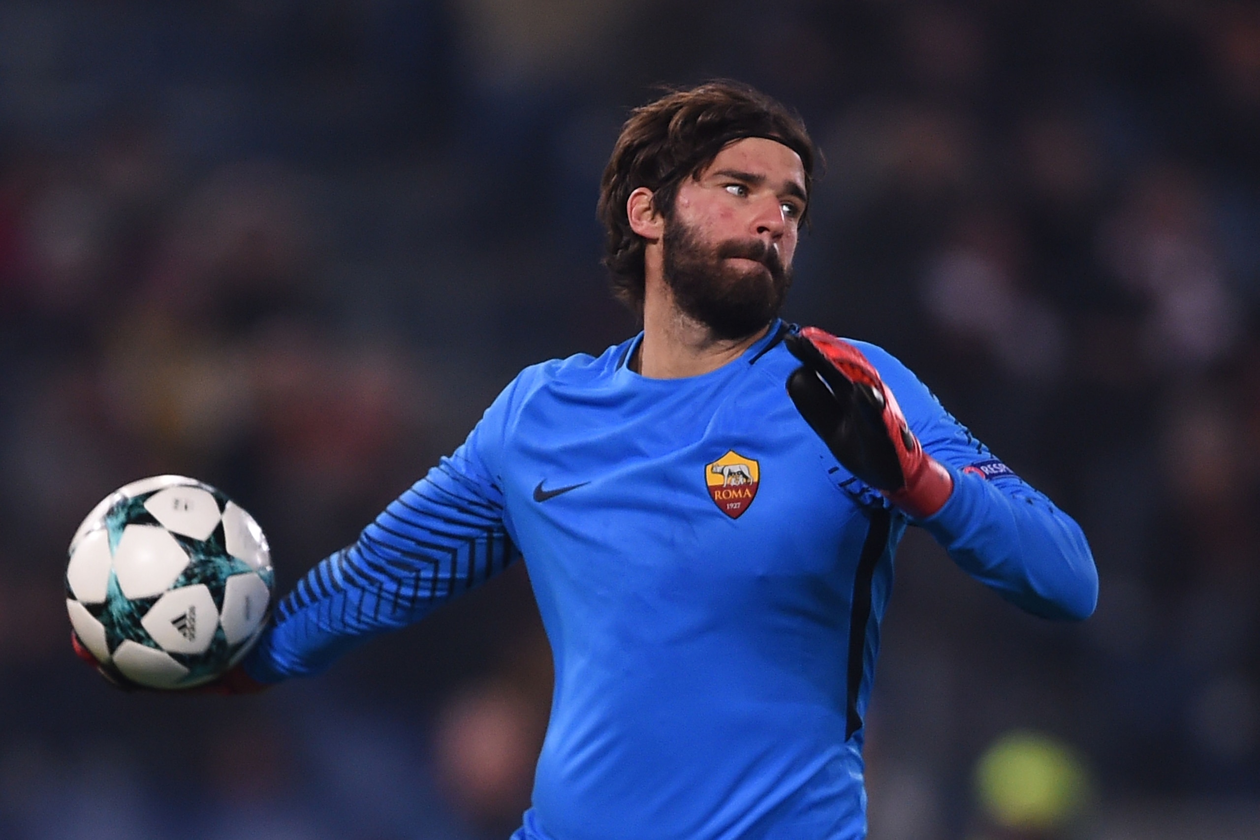 Roma's Brazilian goalkeeper Alisson throws the ball during the UEFA Champions League Group C football match AS Roma vs FK Qarabag on December 5, 2017 at the Olympic stadium in Rome.  / AFP PHOTO / Filippo MONTEFORTE        (Photo credit should read FILIPP