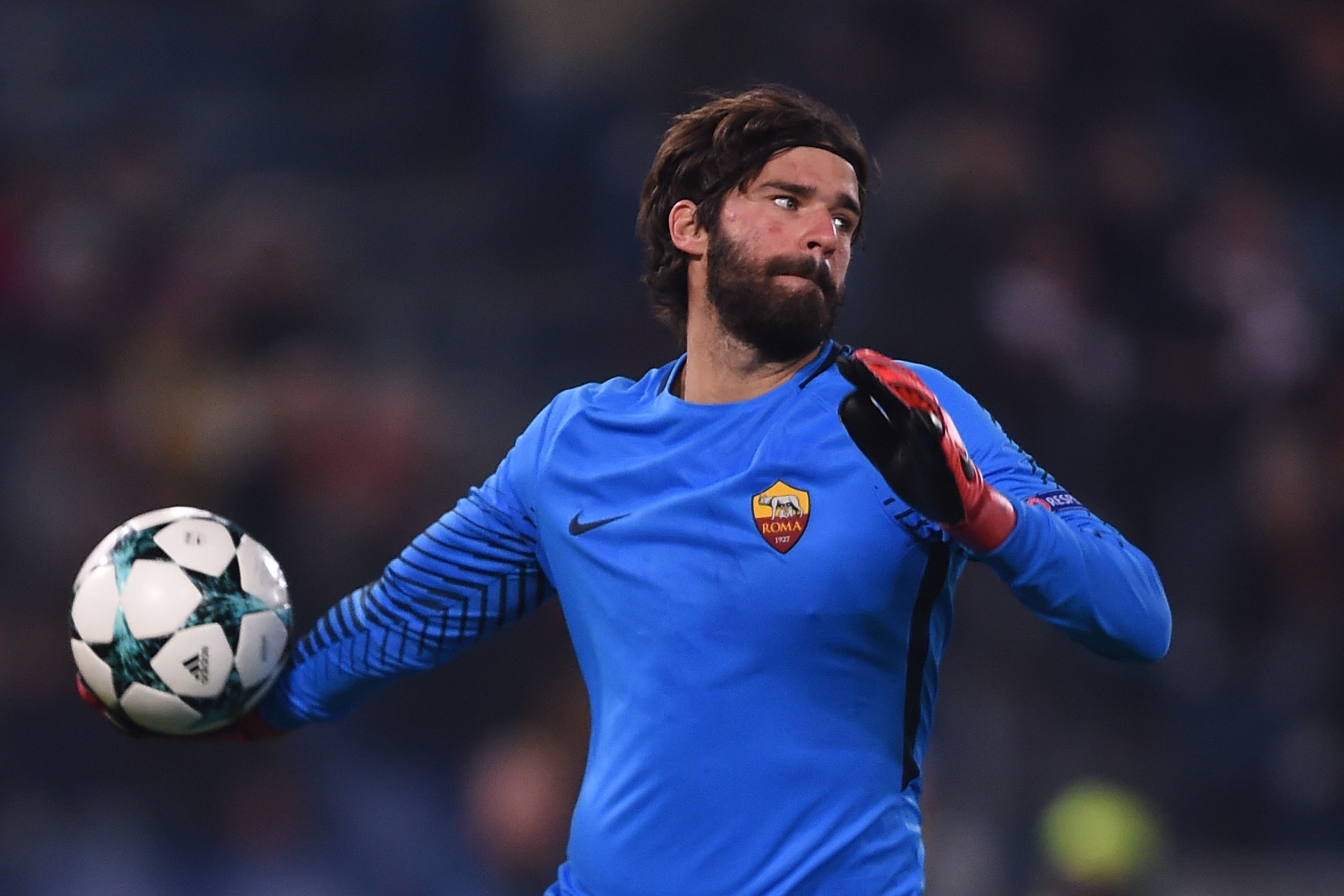 Roma's Brazilian goalkeeper Alisson throws the ball during the UEFA Champions League Group C football match AS Roma vs FK Qarabag on December 5, 2017 at the Olympic stadium in Rome.  / AFP PHOTO / Filippo MONTEFORTE        (Photo credit should read FILIPP