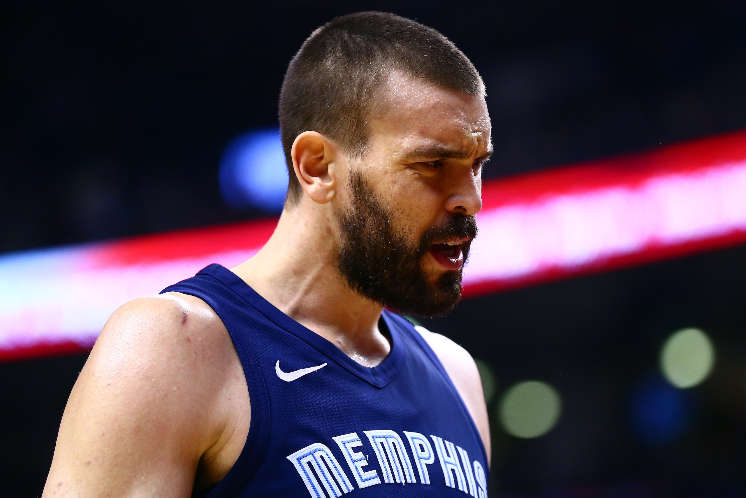 TORONTO, ON - FEBRUARY 4:  Marc Gasol #33 of the Memphis Grizzlies speaks to an official during the second half of an NBA game against the Toronto Raptors at Air Canada Centre on February 4, 2018 in Toronto, Canada.  NOTE TO USER: User expressly acknowled