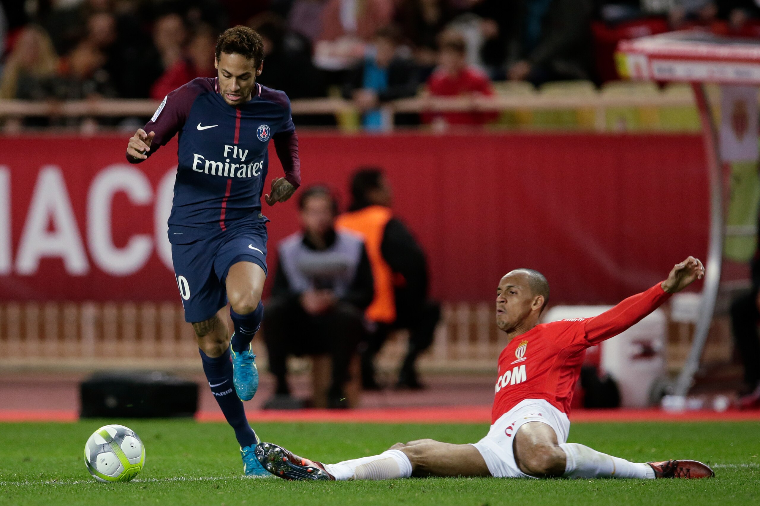 MONACO, MONACO - NOVEMBER 26: (L-R) Neymar Jr of Paris Saint Germain, Fabinho of AS Monaco during the French League 1 match between AS Monaco v Paris Saint Germain at the Stade Louis II on November 26, 2017 in Monaco Monaco (Photo by Eric Verhoeven/Soccr MONACO, MONACO - NOVEMBER 26: (L-R) Neymar Jr of Paris Saint Germain, Fabinho of AS Monaco during the French League 1 match between AS Monaco v Paris Saint Germain at the Stade Louis II on November 26, 2017 in Monaco Monaco (Photo by Eric Verhoeven/Soccr