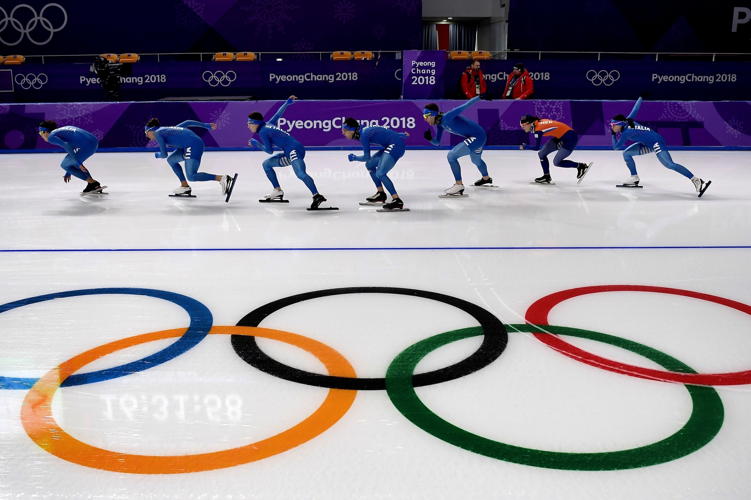 Athletes practice during a speed skating training session at the Gangneung Oval Arena during the 2018 Pyeongchang Winter Olympic Games in Gangneung on February 8, 2018. / AFP PHOTO / ARIS MESSINIS        (Photo credit should read ARIS MESSINIS/AFP/Getty I