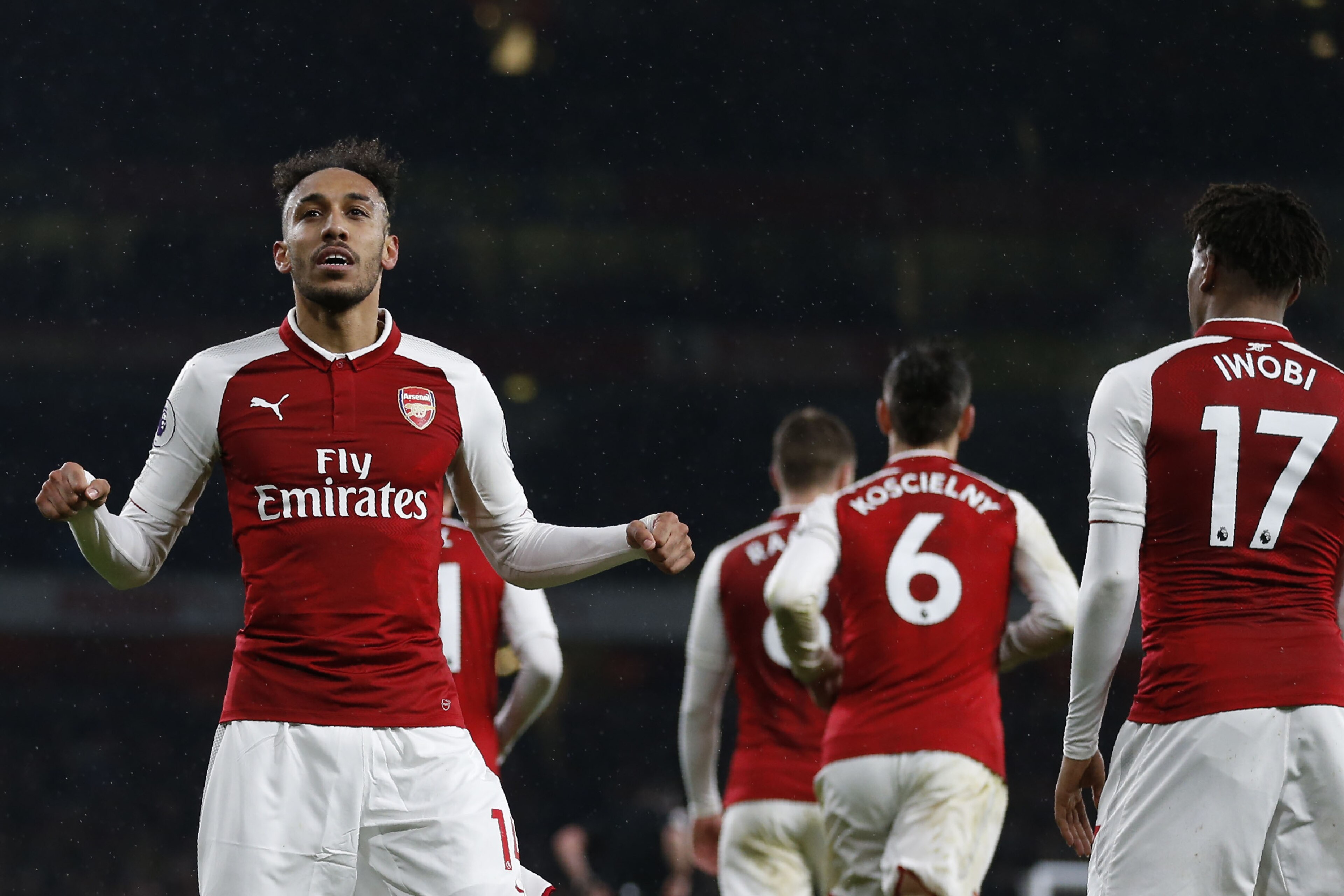 Arsenal's Gabonese striker Pierre-Emerick Aubameyang celebrates with teammates scoring the team's fourth goal during the English Premier League football match between Arsenal and Everton at the Emirates Stadium in London on February 3, 2018.  / AFP PHOTO 