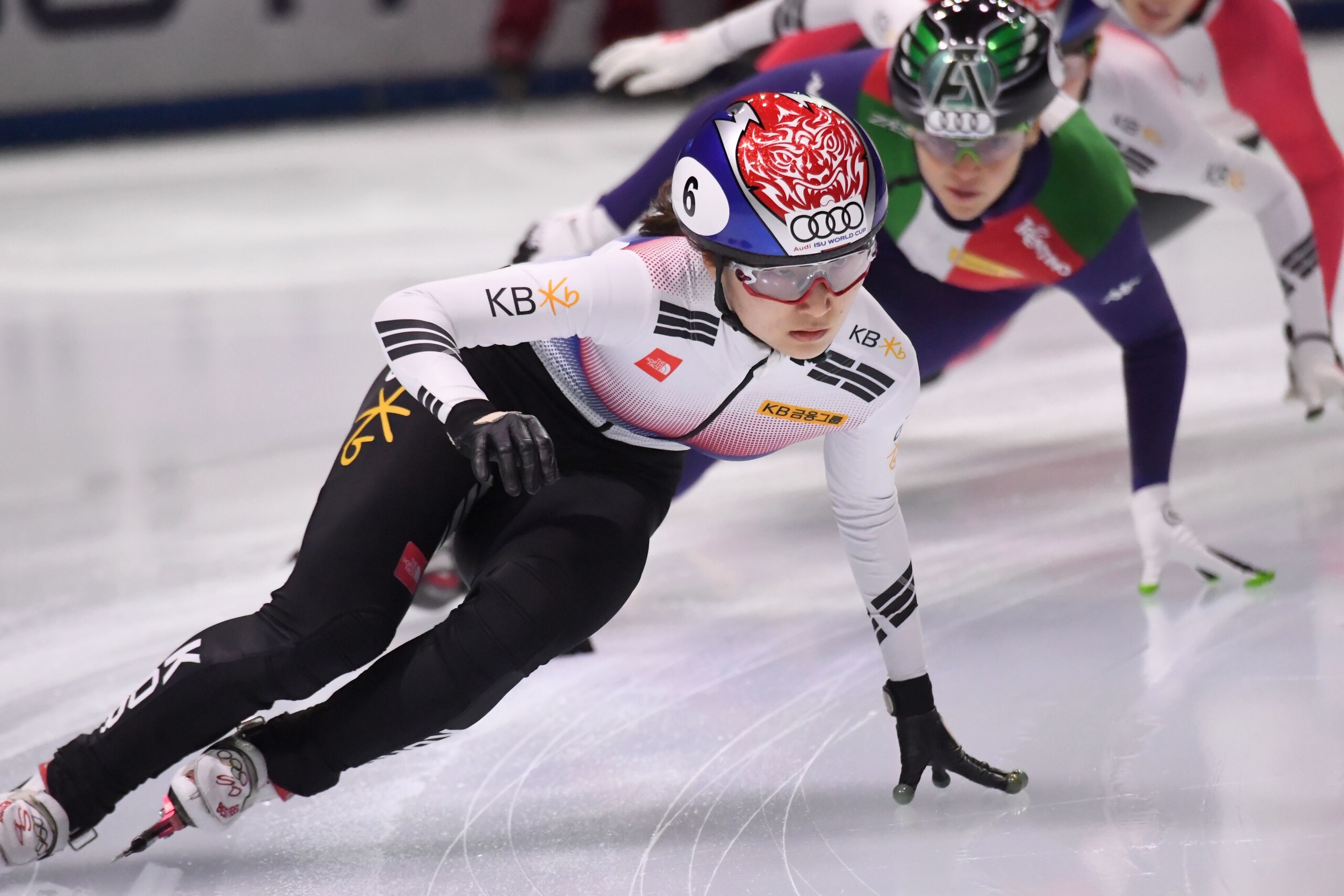 Gold medalist South Korea's Choi Min-jeong competes in the final of the Women's 500m event of the ISU Short Track Speed Skating World Cup at the BOK Hall in Budapest on September 30, 2017 during their Olympic qualification event.   / AFP PHOTO / ATTILA KI