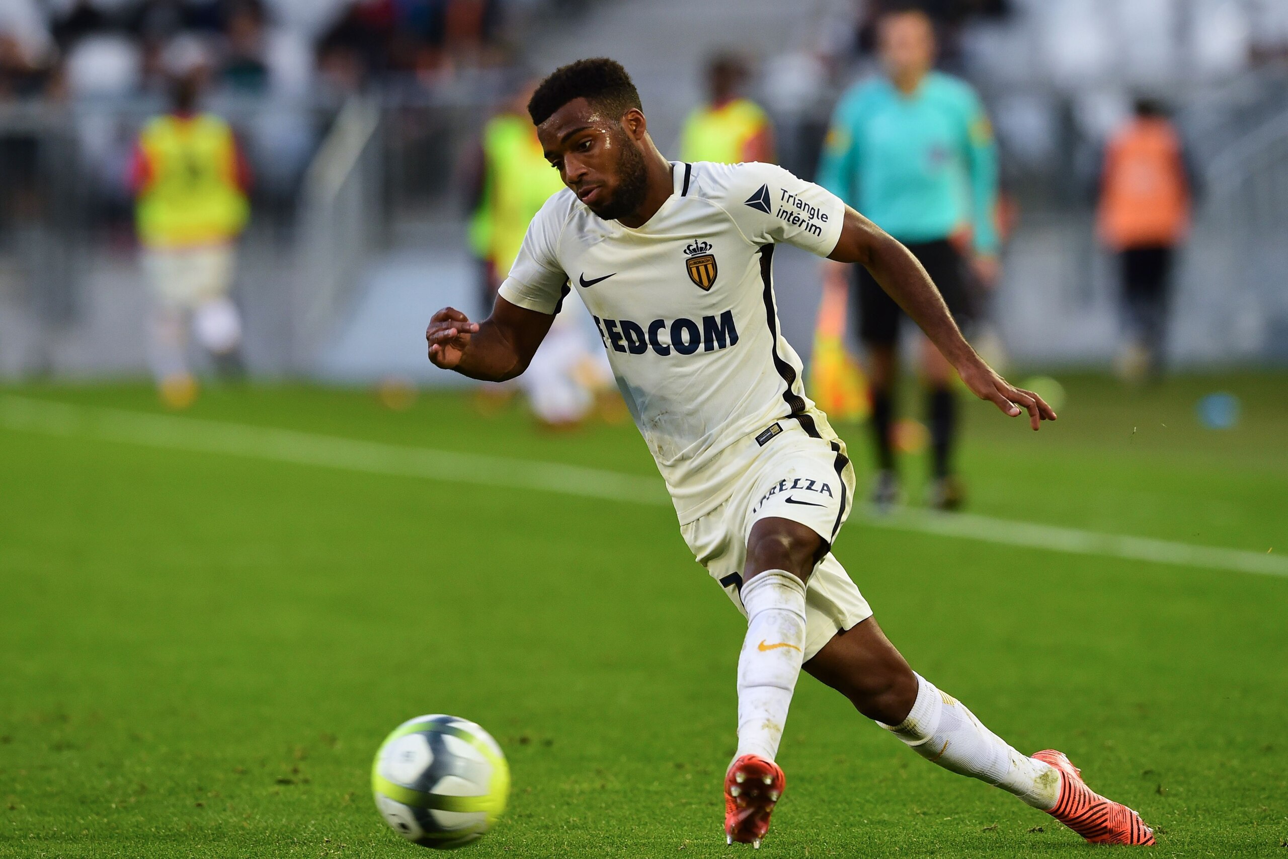 Monaco's French midfielder Thomas Lemar runs with the ball during the French L1 football match between Bordeaux and Monaco on October 28, 2017 at the Matmut Atlantique stadium in Bordeaux, southwestern France. / AFP PHOTO / NICOLAS TUCAT (Photo cr Monaco's French midfielder Thomas Lemar runs with the ball during the French L1 football match between Bordeaux and Monaco on October 28, 2017 at the Matmut Atlantique stadium in Bordeaux, southwestern France. / AFP PHOTO / NICOLAS TUCAT (Photo cr